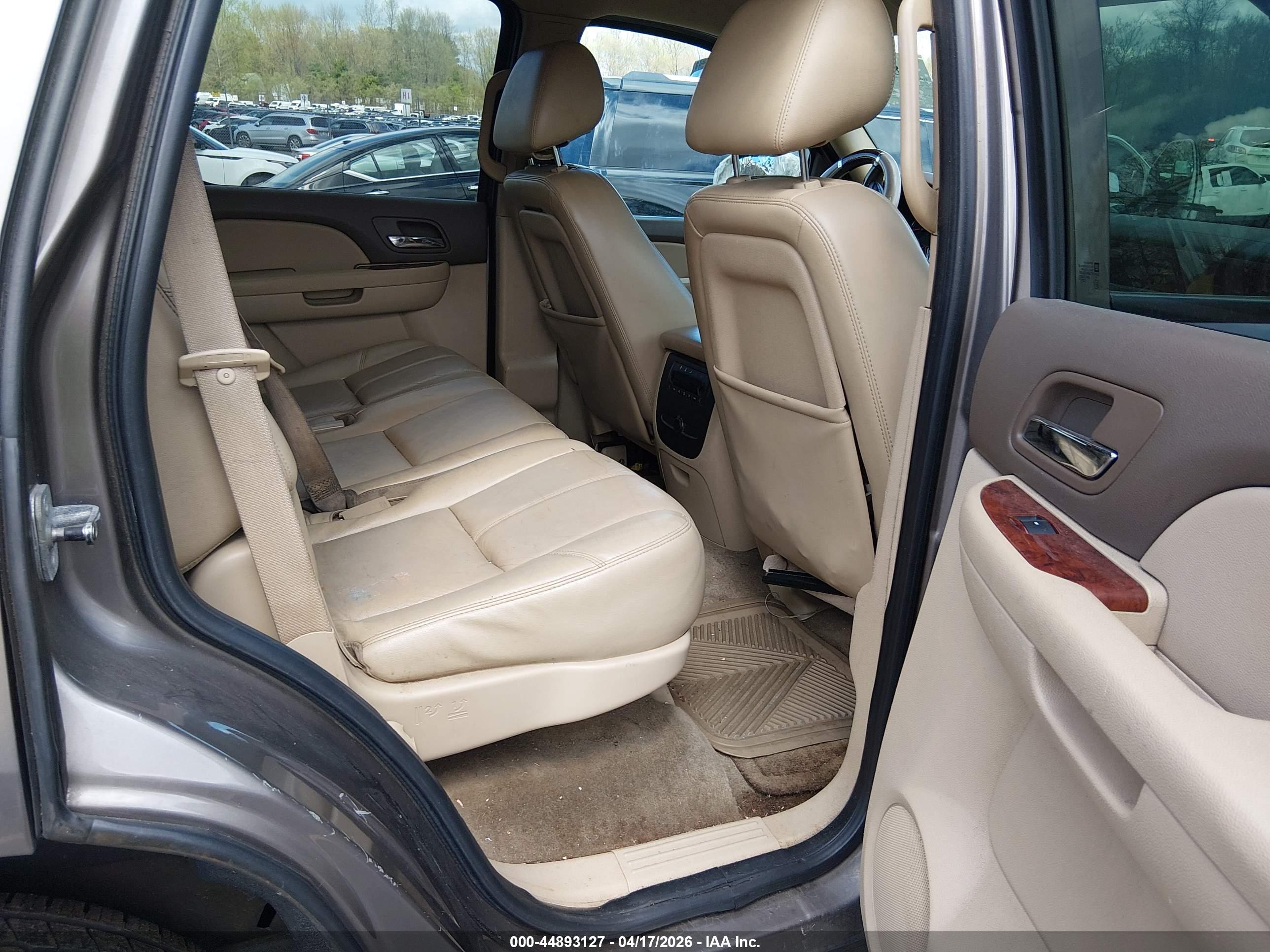 CHEVROLET TAHOE image 8