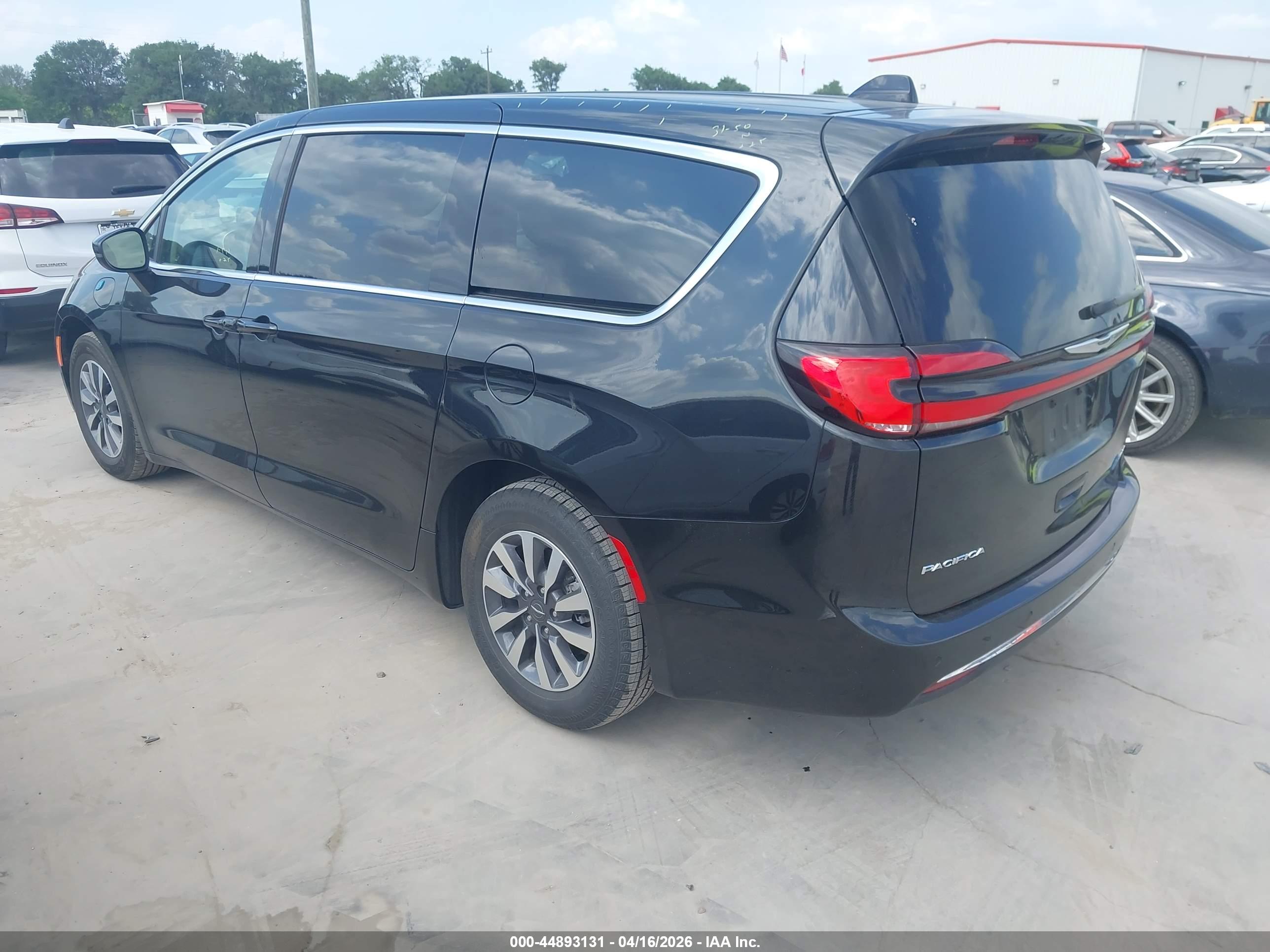 CHRYSLER PACIFICA image 3