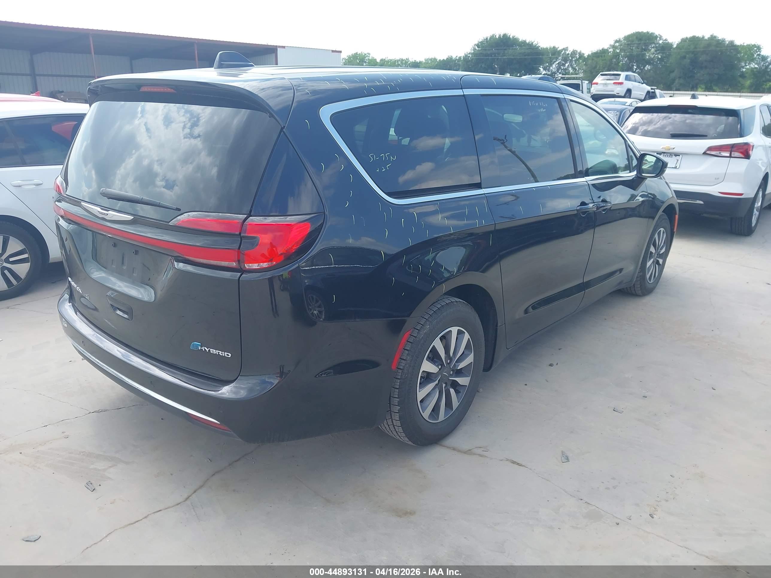 CHRYSLER PACIFICA image 4