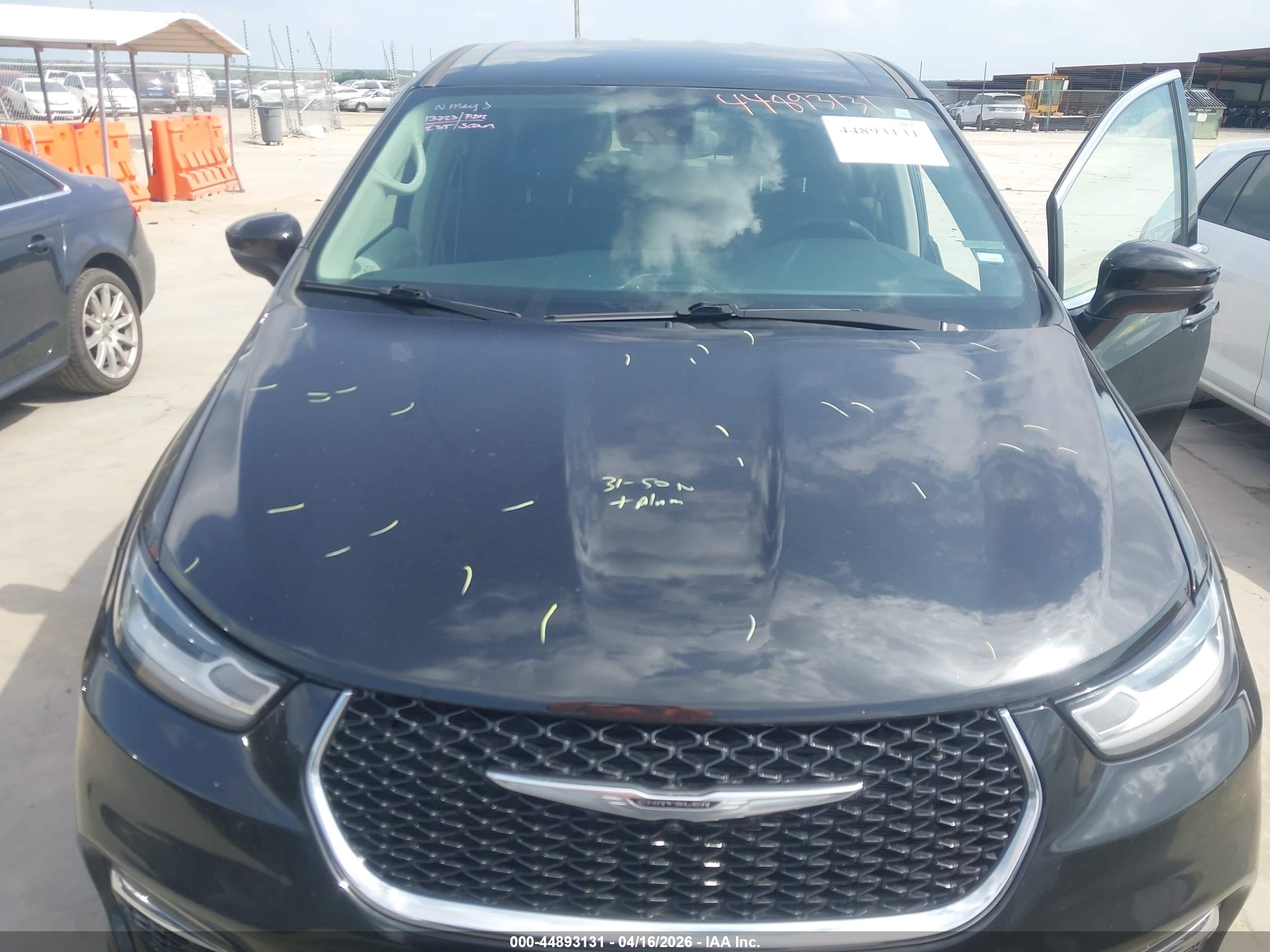 CHRYSLER PACIFICA image 6