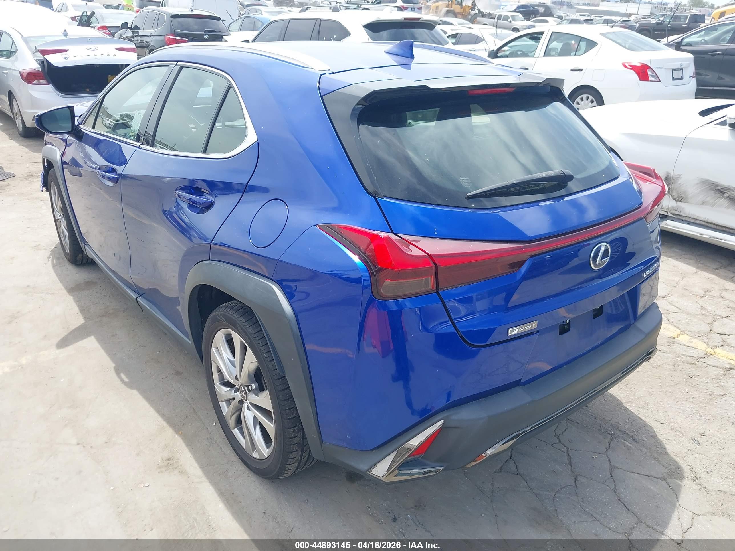 LEXUS UX image 3
