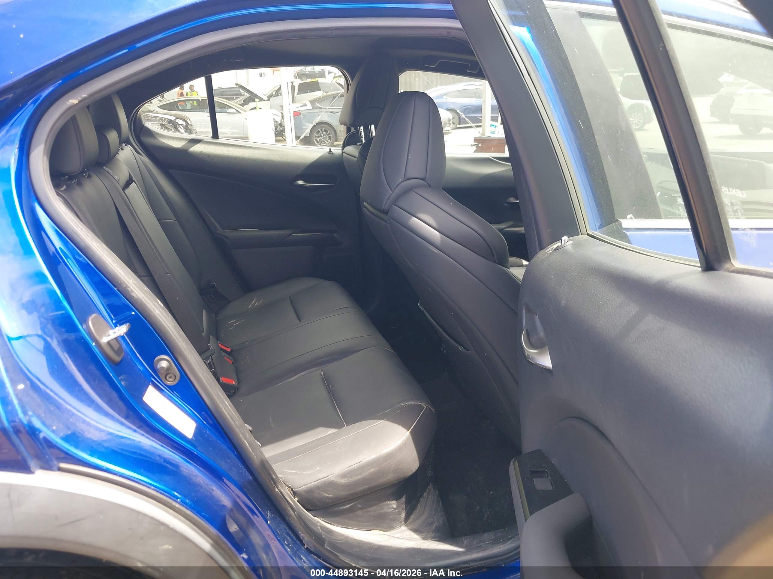 LEXUS UX image 8