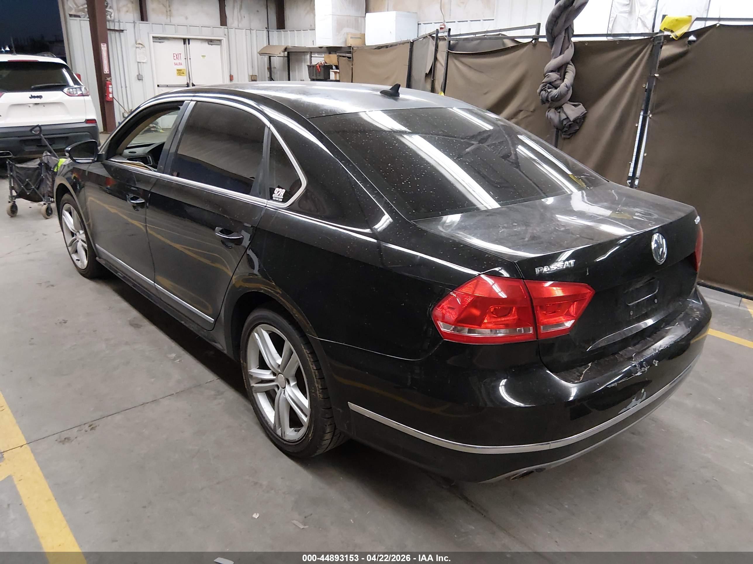 VOLKSWAGEN PASSAT image 3