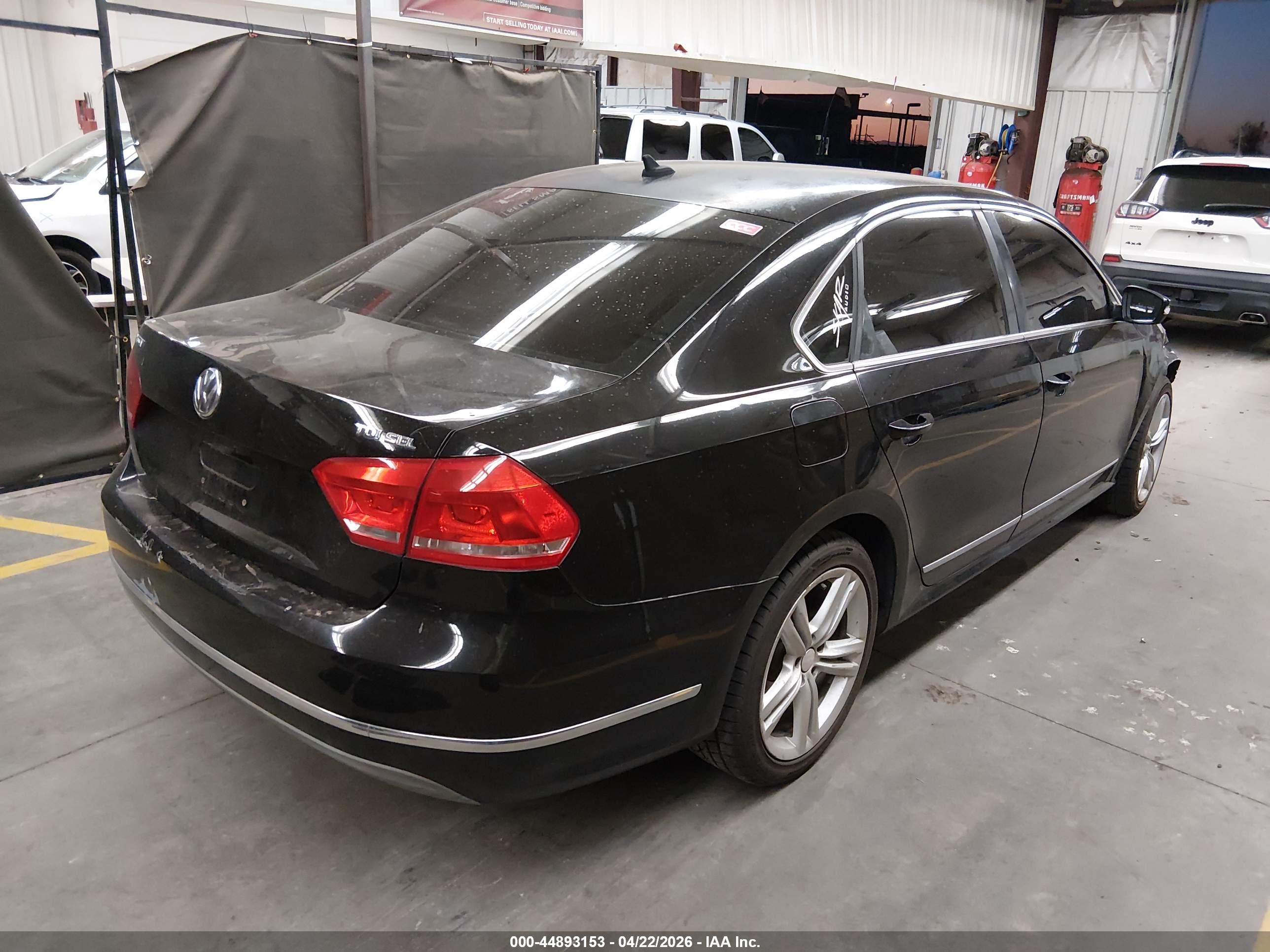 VOLKSWAGEN PASSAT image 4