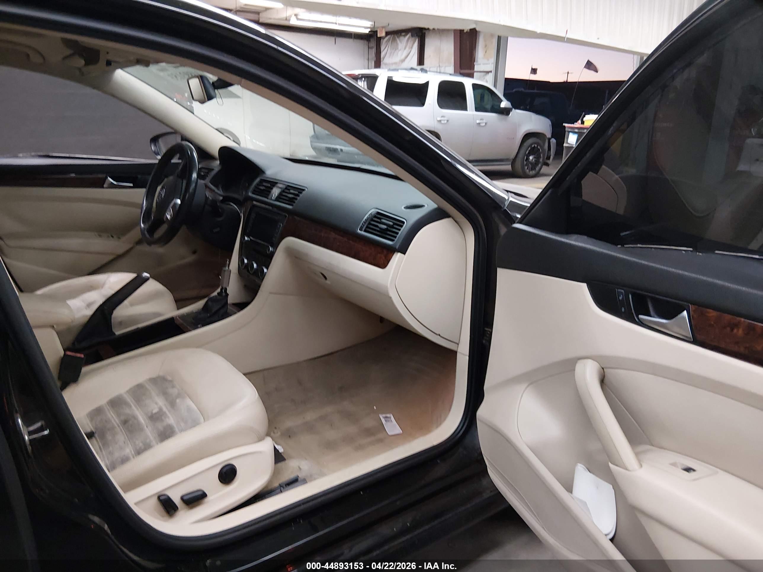 VOLKSWAGEN PASSAT image 5