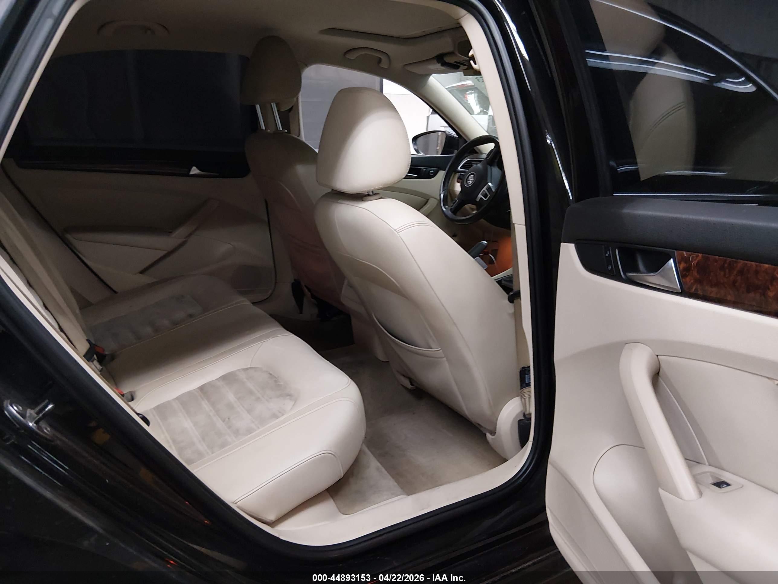 VOLKSWAGEN PASSAT image 8
