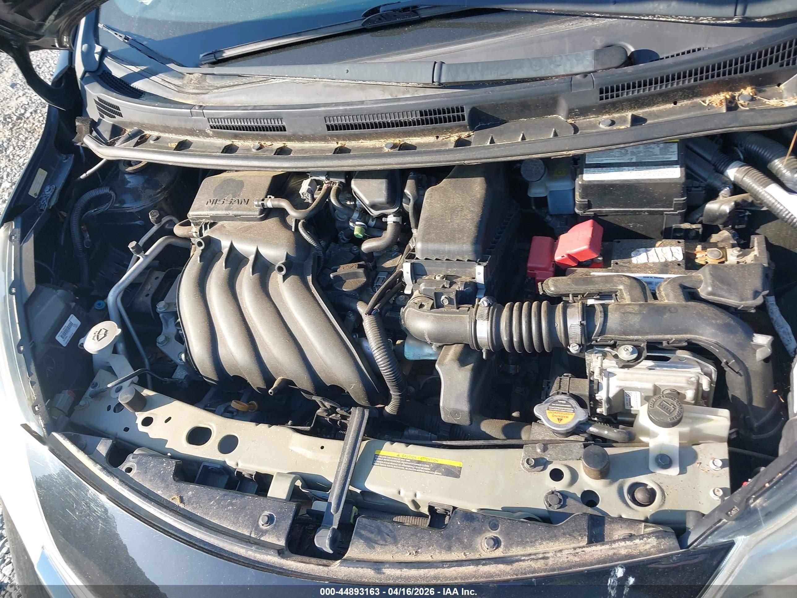 NISSAN VERSA image 10