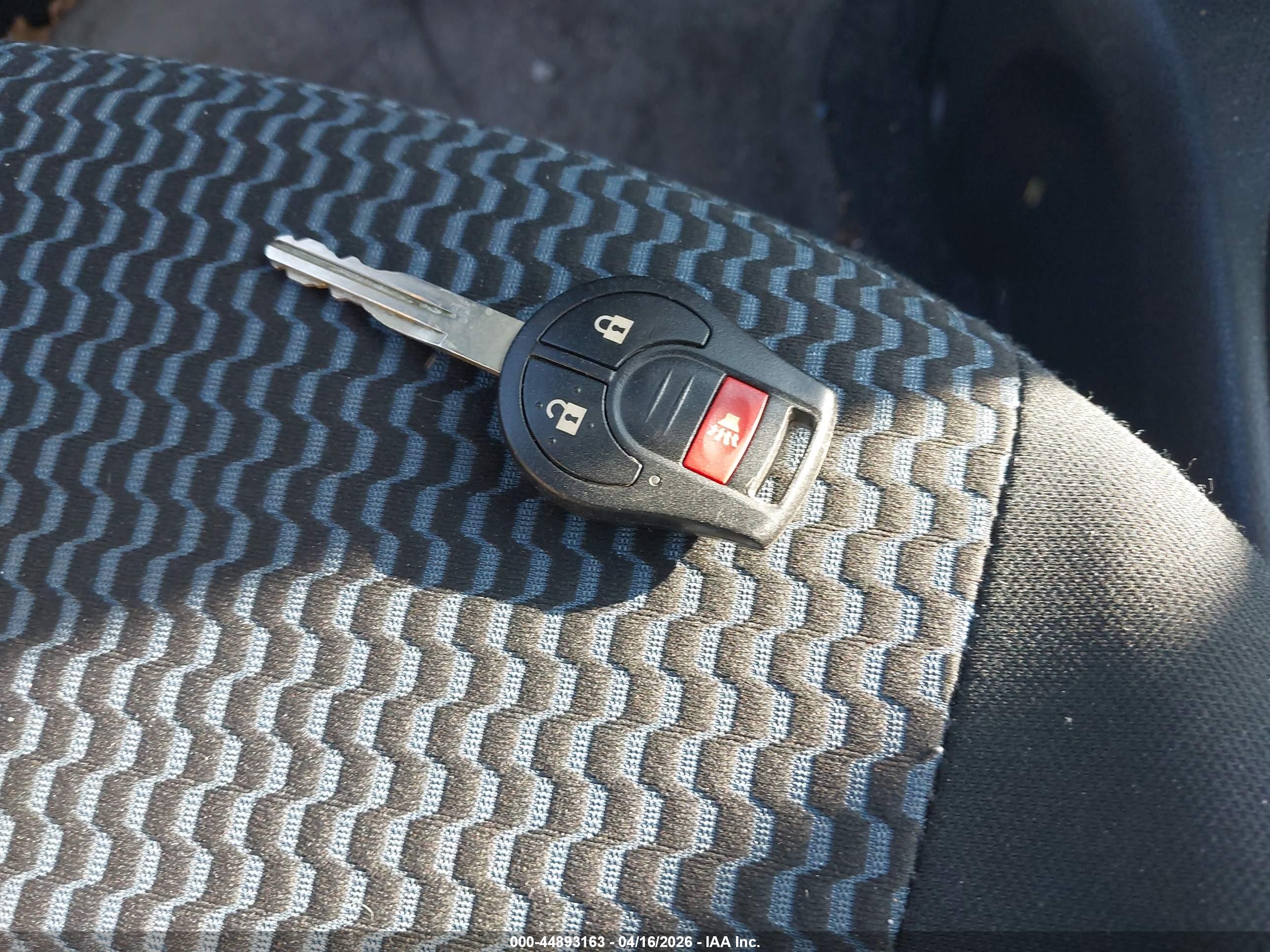 NISSAN VERSA image 11