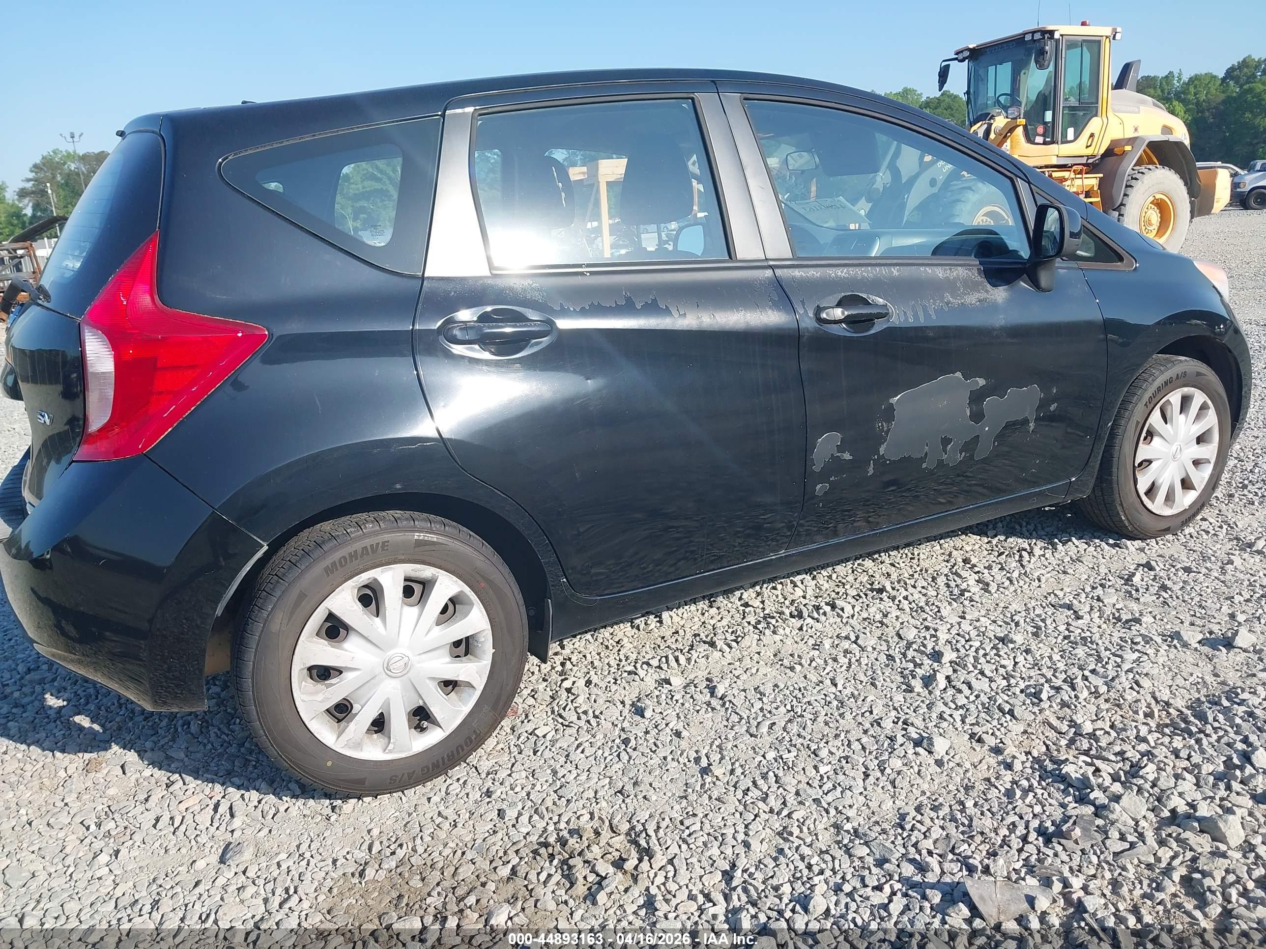 NISSAN VERSA image 4