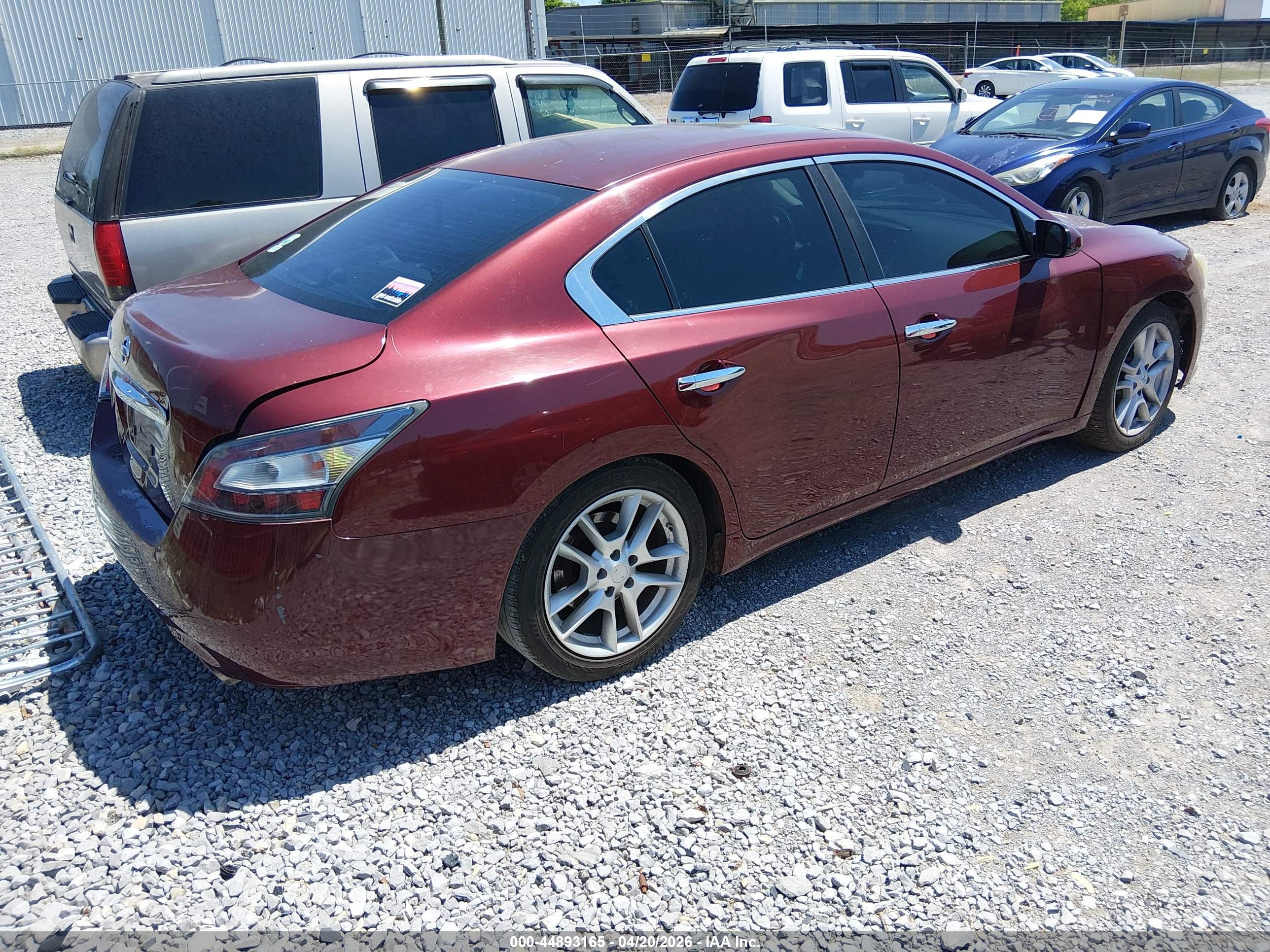 NISSAN MAXIMA image 4