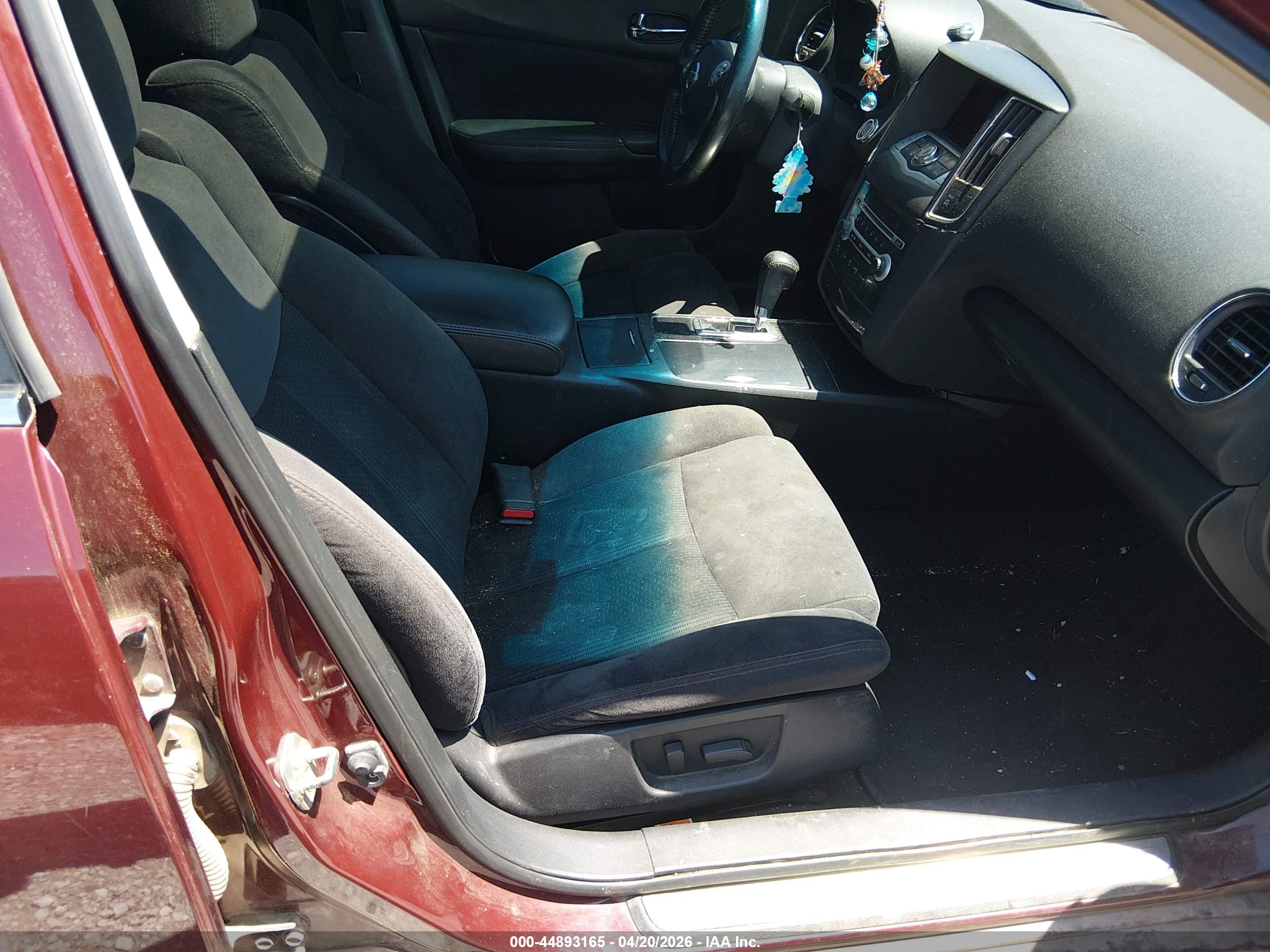 NISSAN MAXIMA image 5
