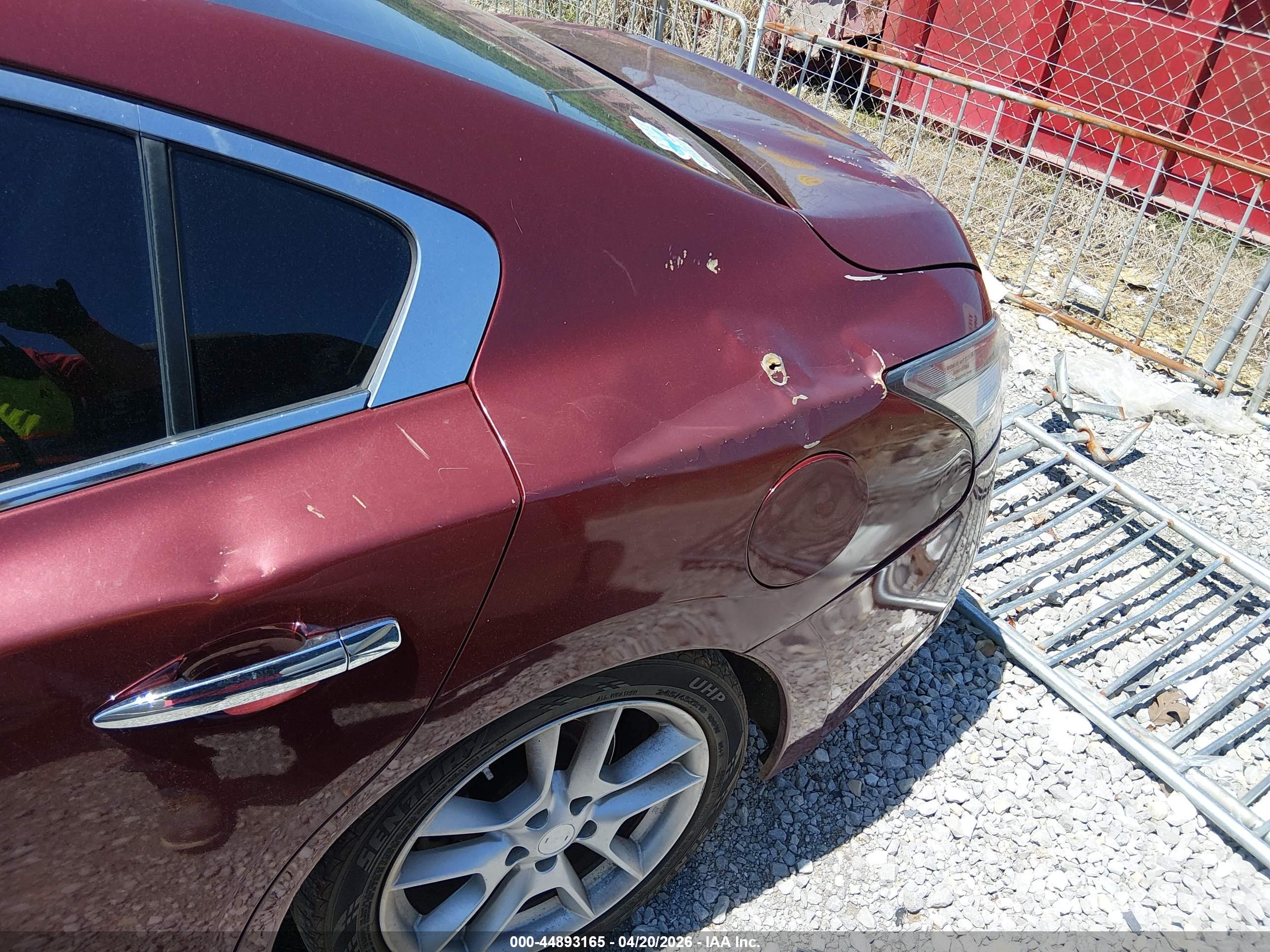 NISSAN MAXIMA image 6