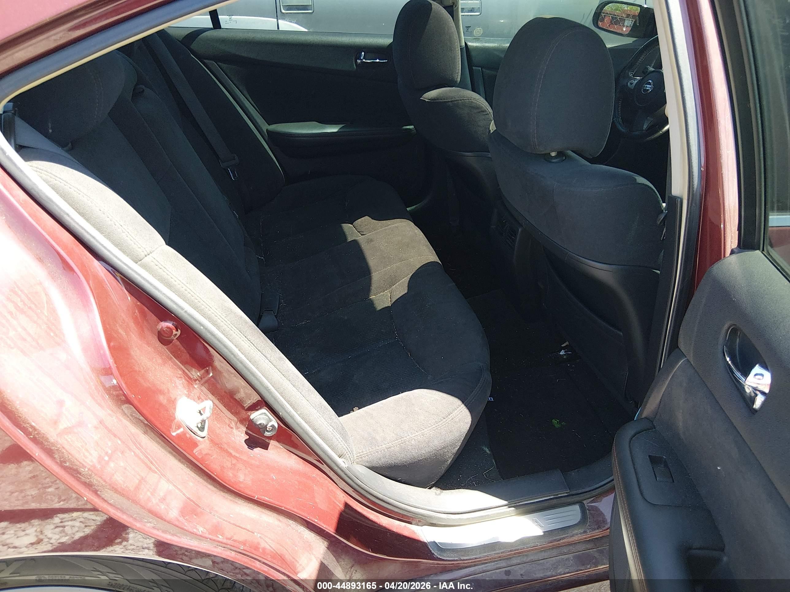 NISSAN MAXIMA image 8