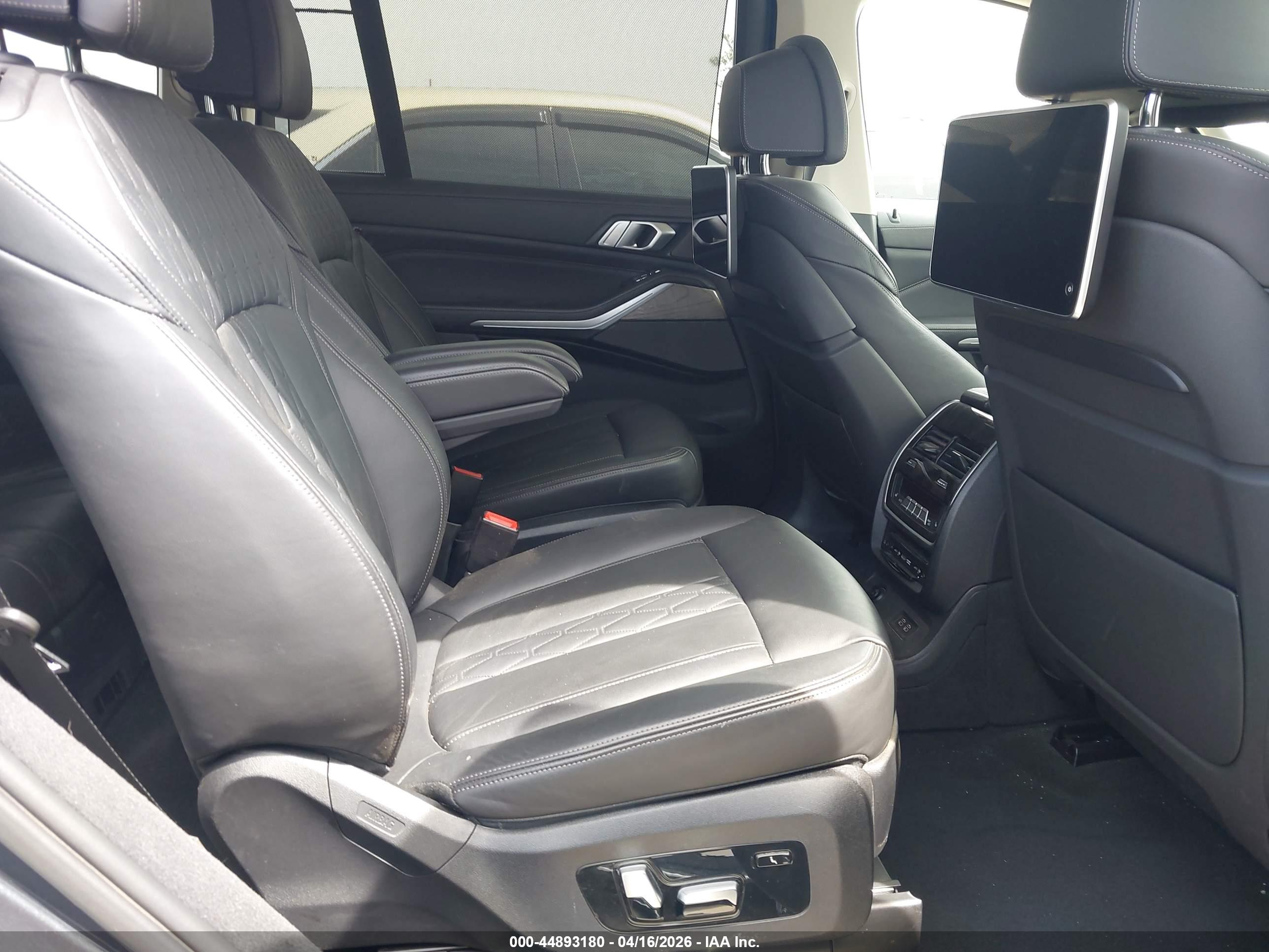 BMW X7 image 8
