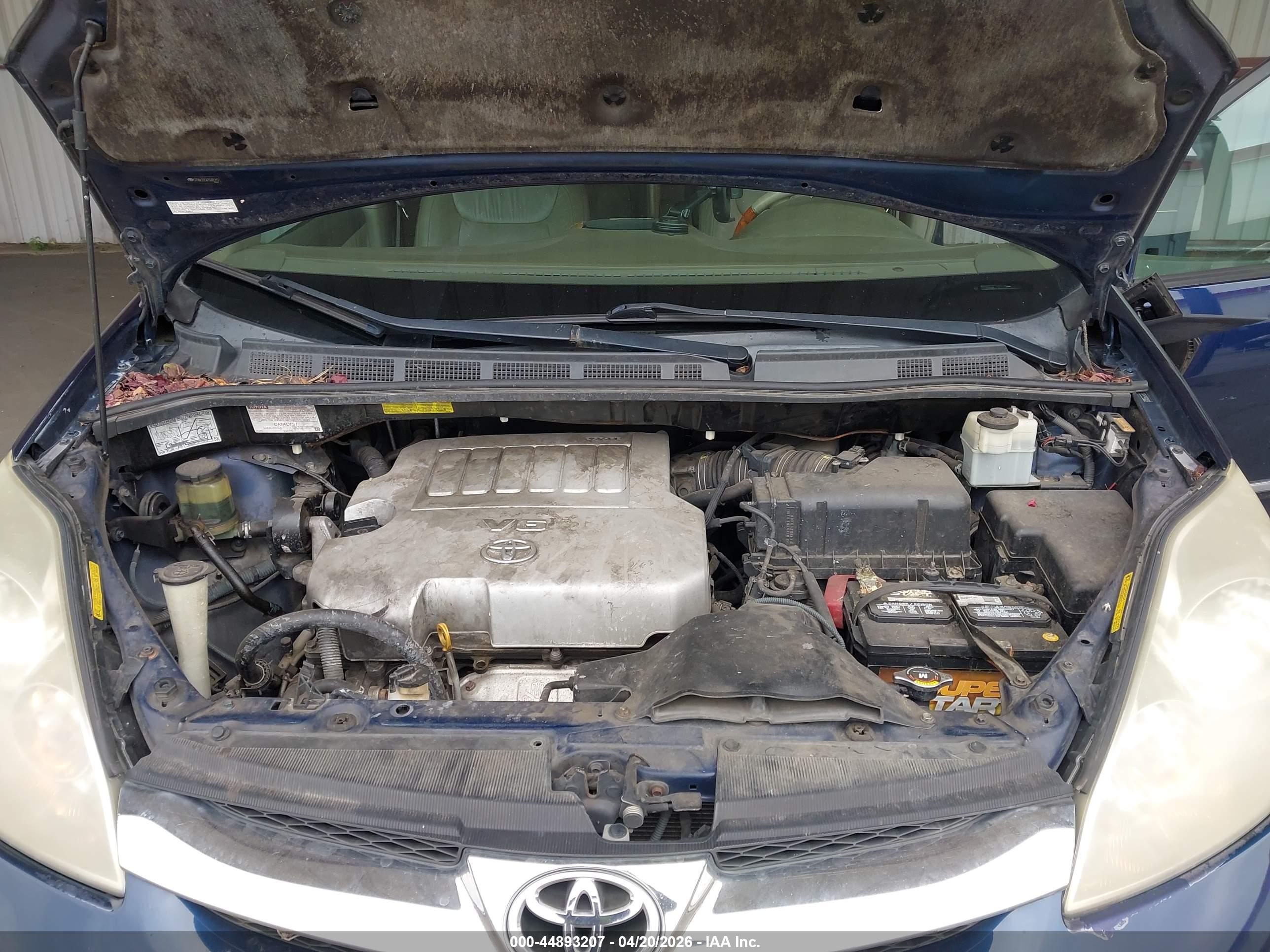 TOYOTA SIENNA image 10