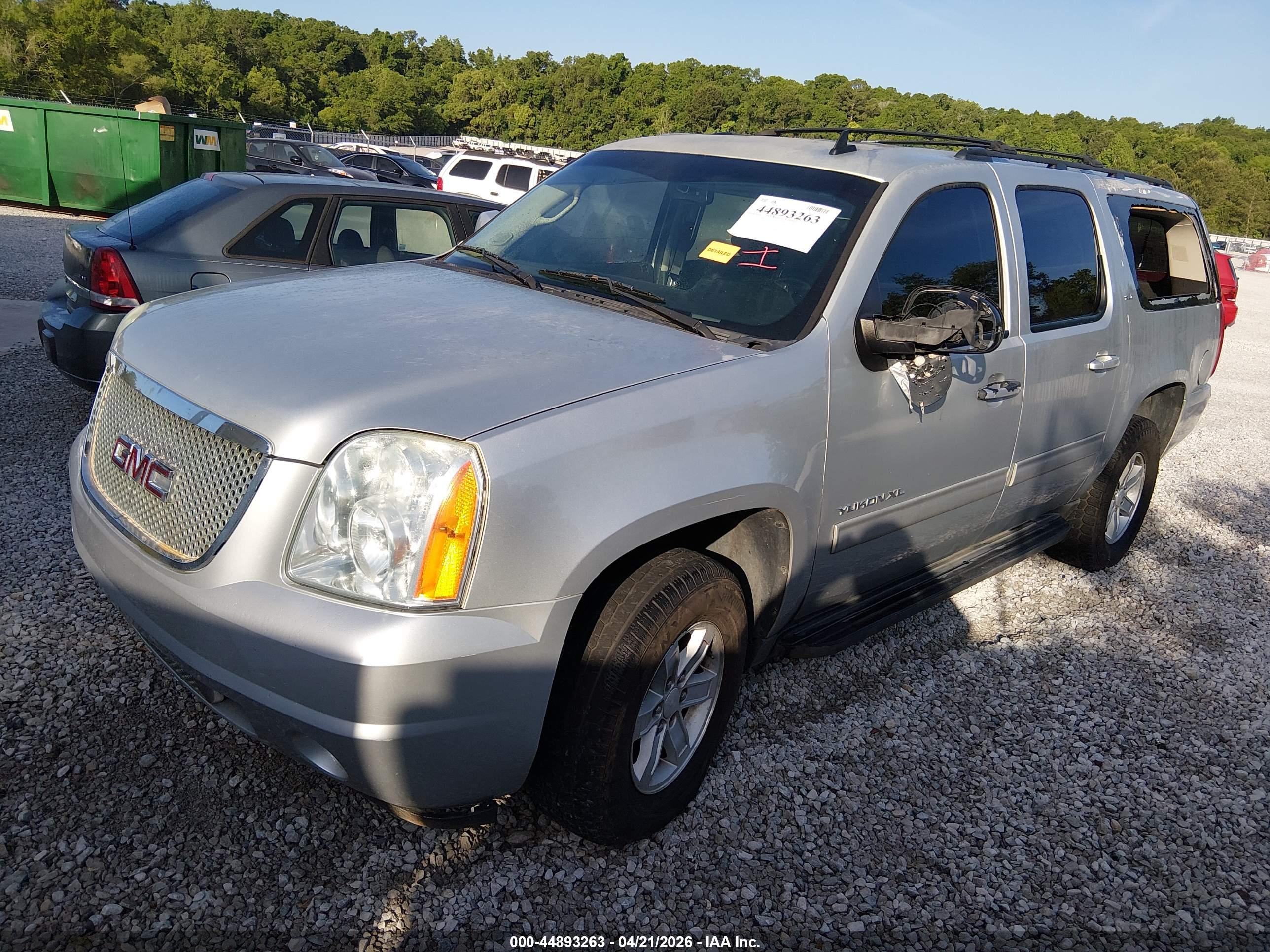 GMC YUKON image 2