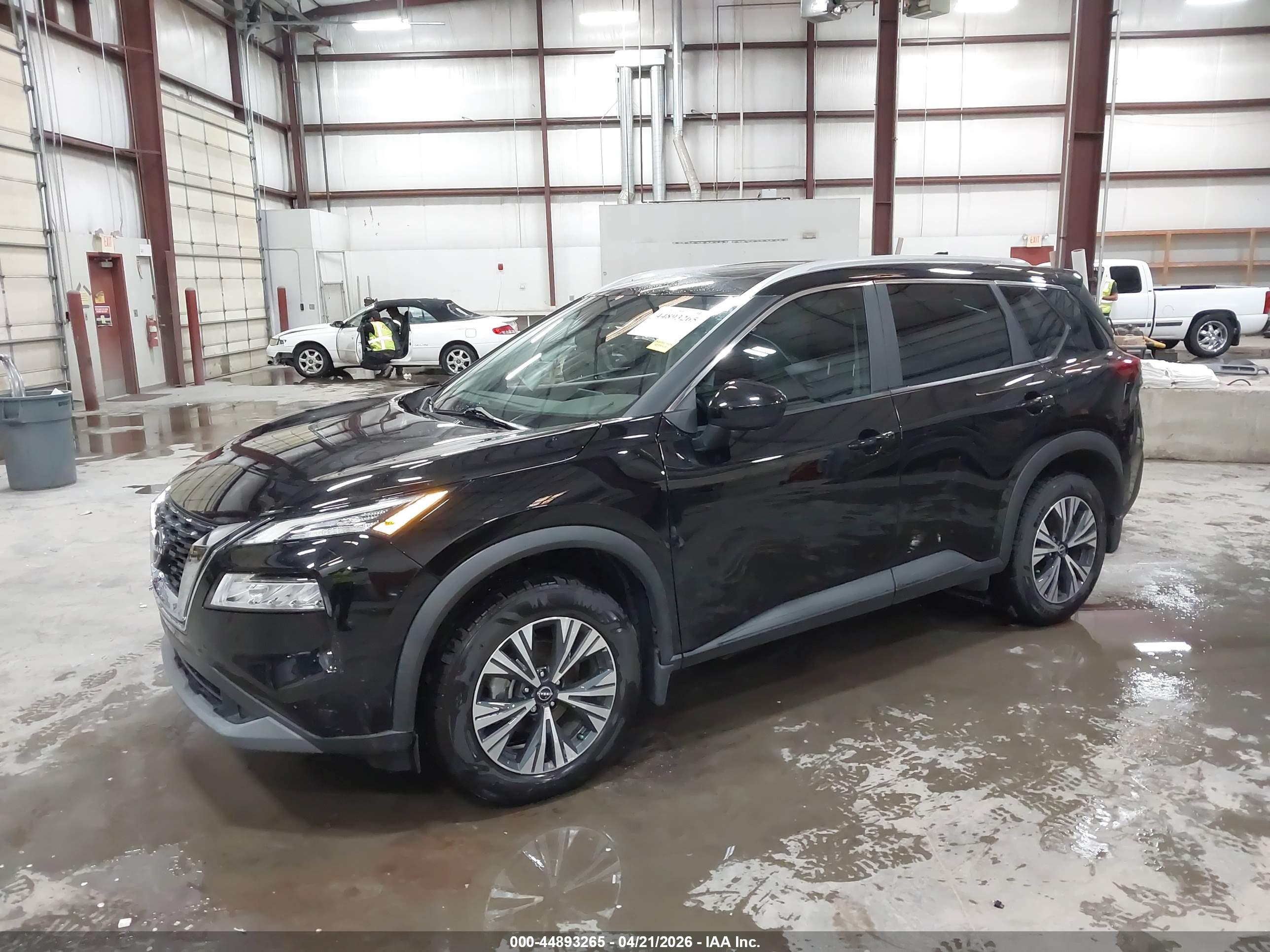 NISSAN ROGUE image 2