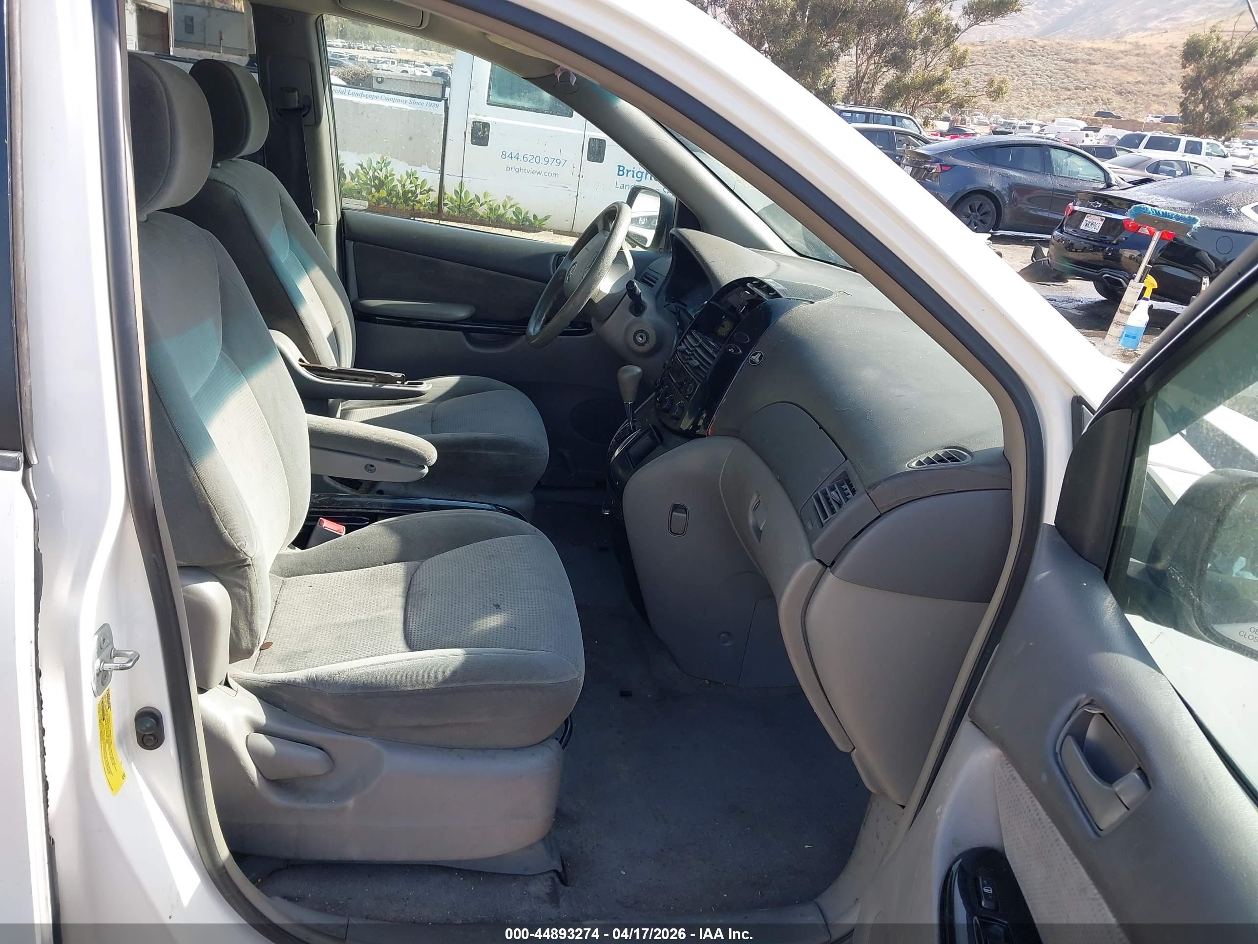 TOYOTA SIENNA image 5