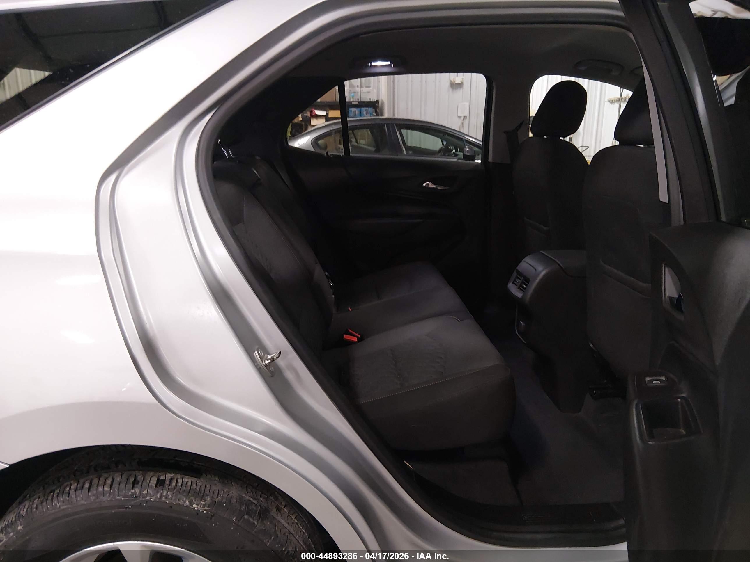 CHEVROLET EQUINOX image 8