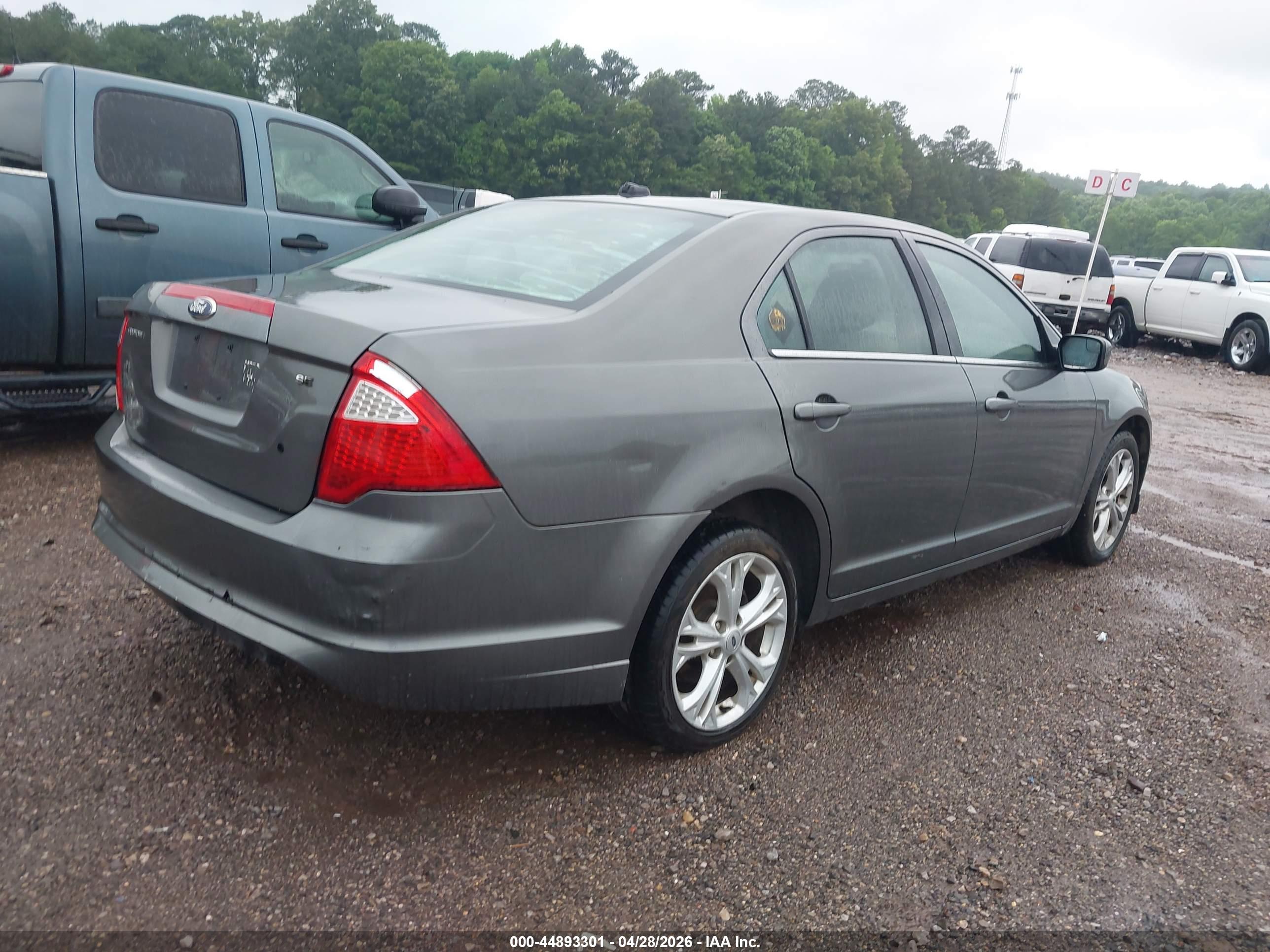 FORD FUSION image 4