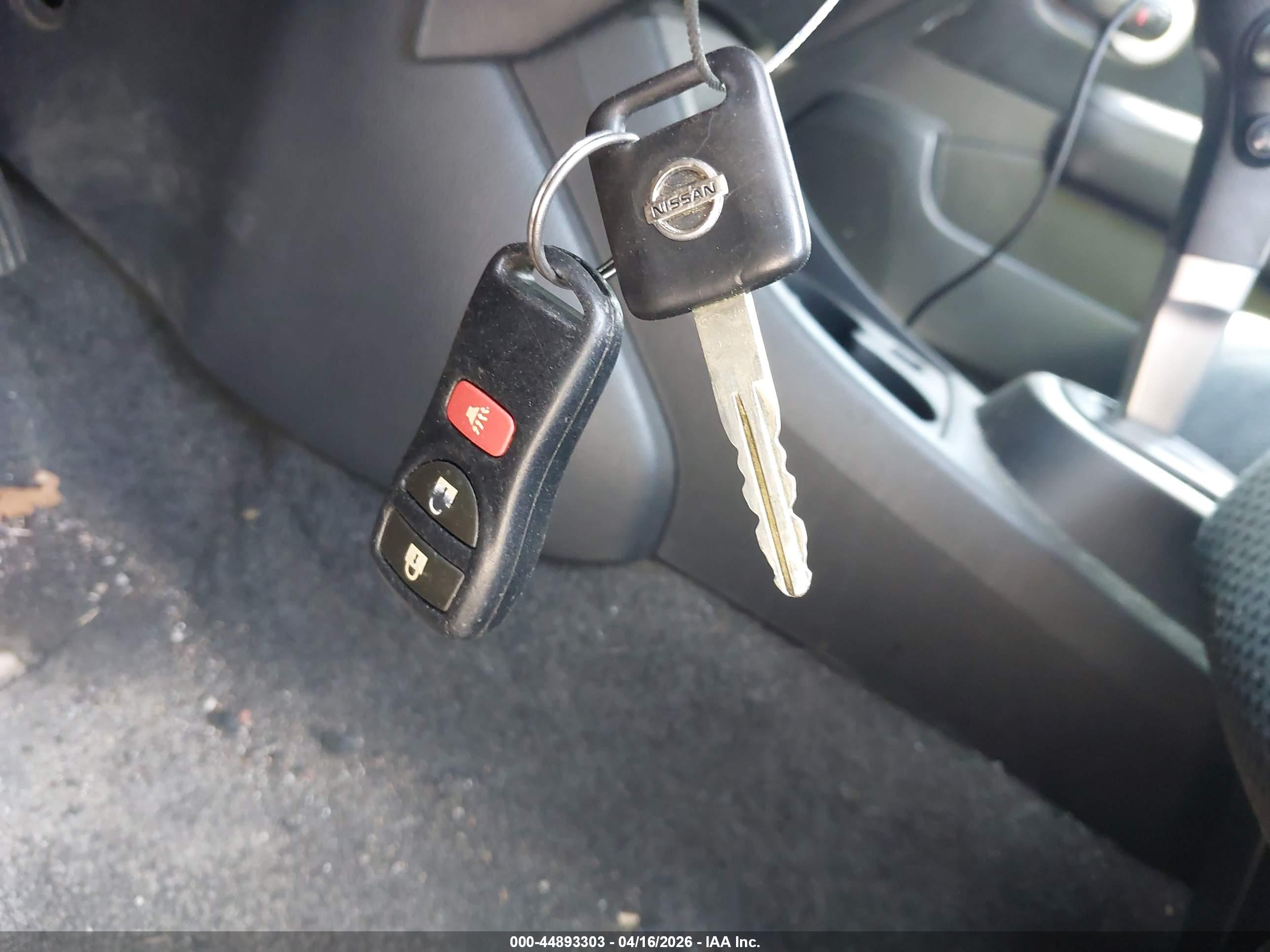 NISSAN VERSA image 11