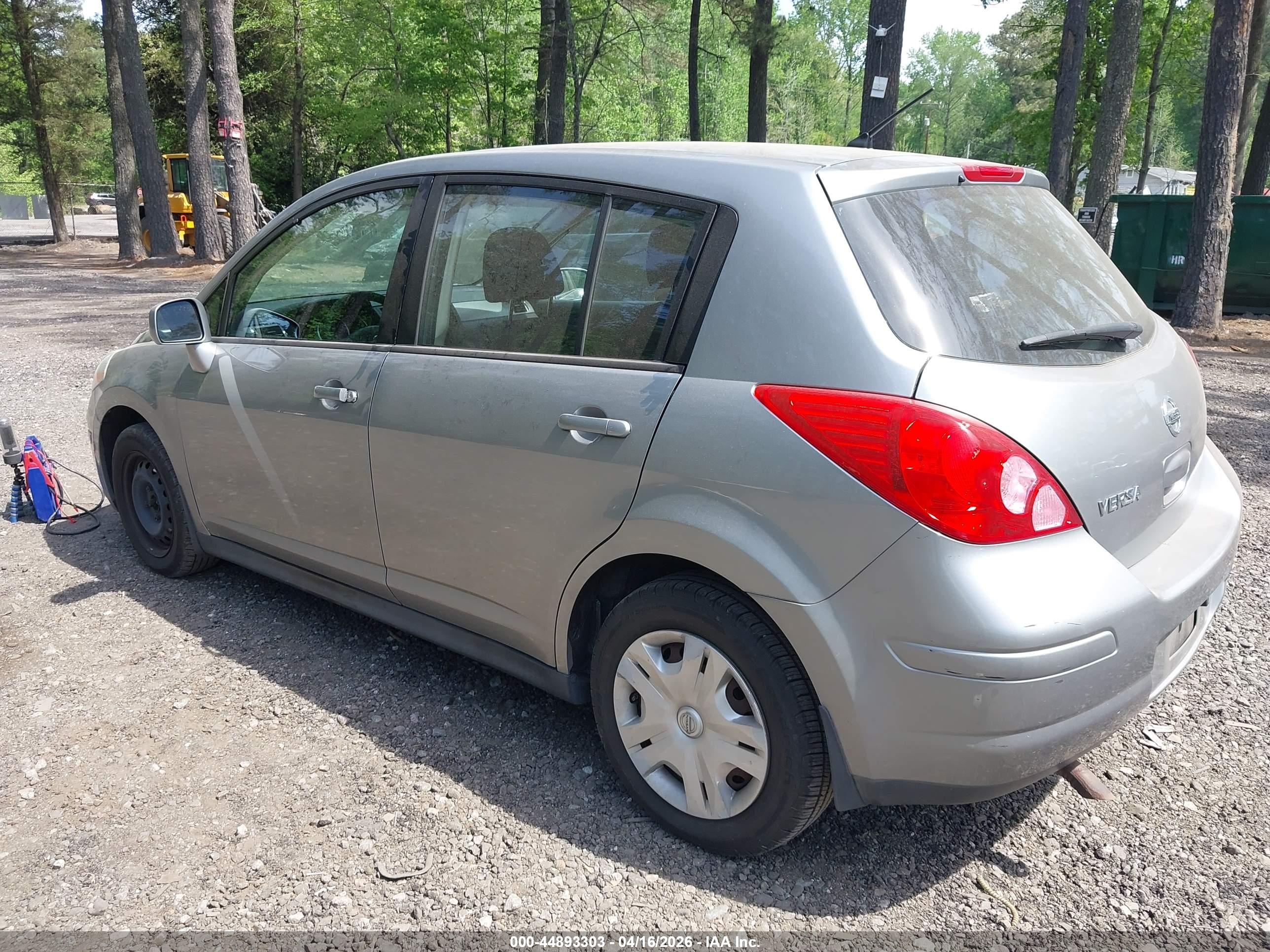 NISSAN VERSA image 3