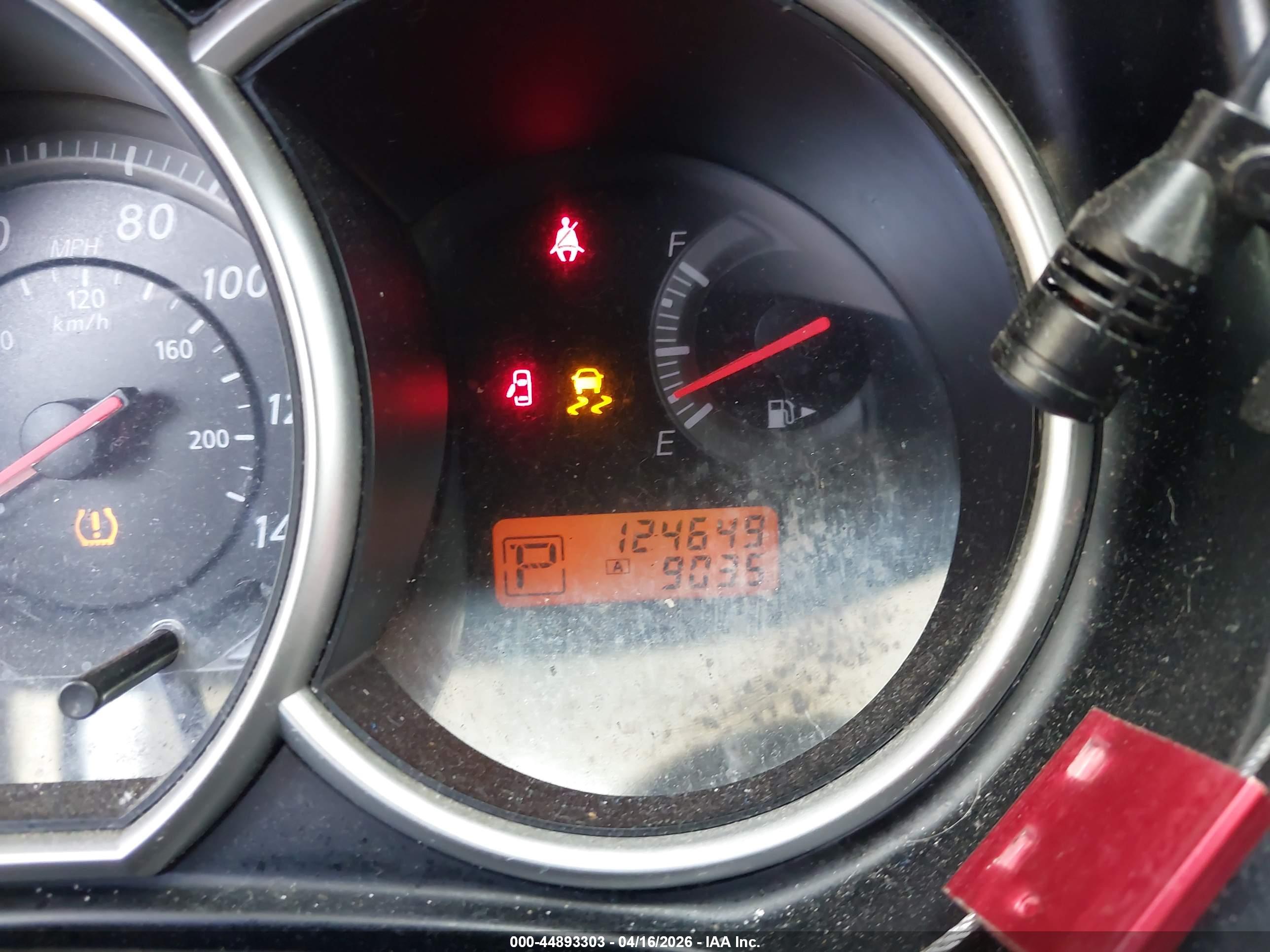 NISSAN VERSA image 7