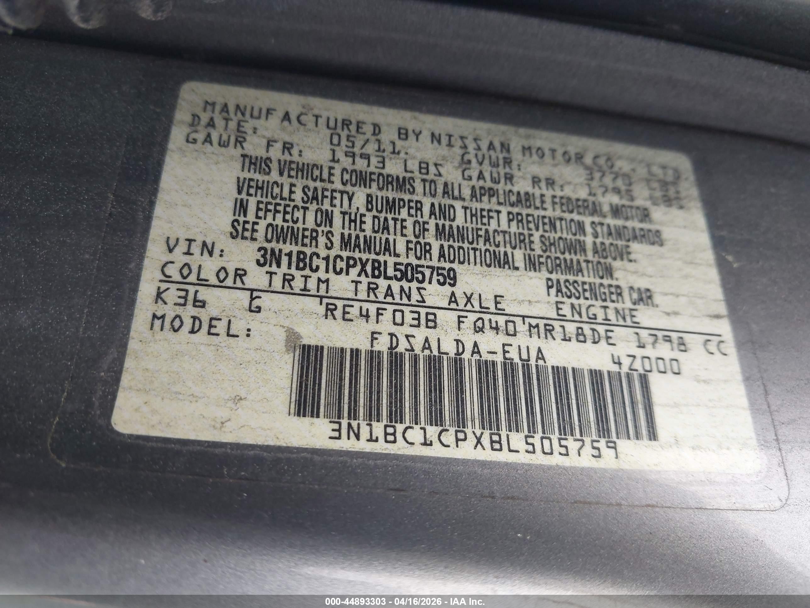 NISSAN VERSA image 9
