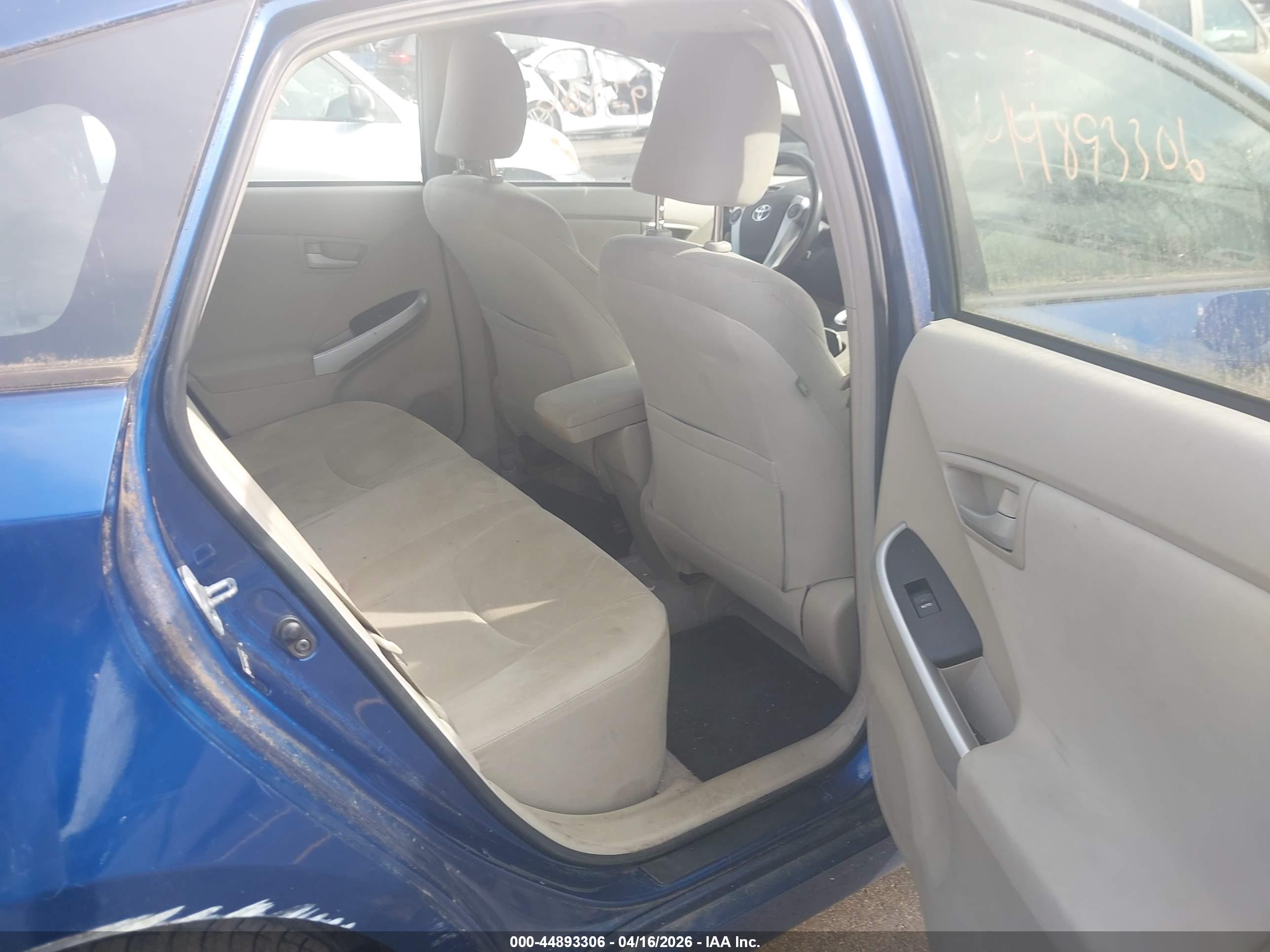 TOYOTA PRIUS image 8