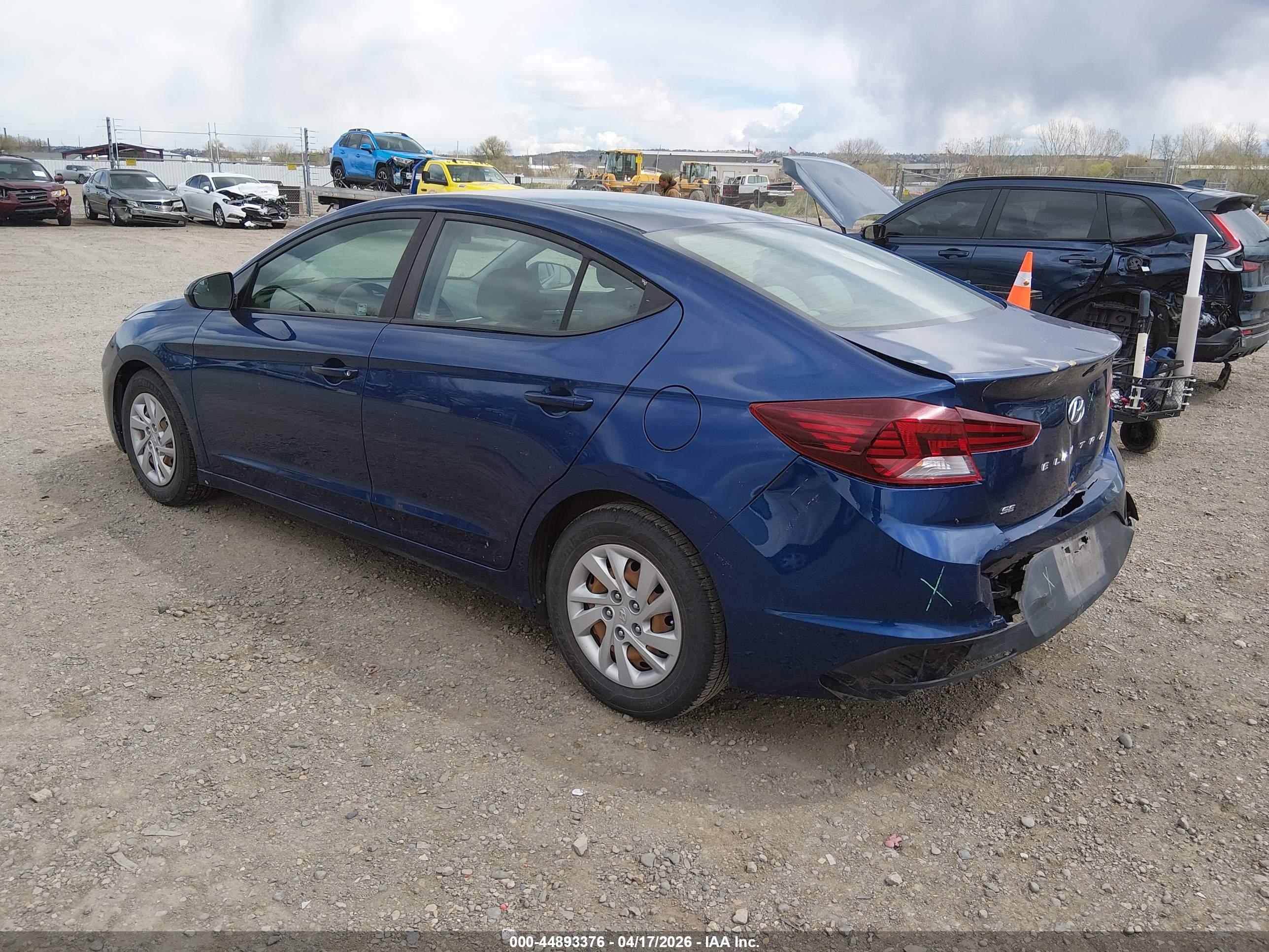 HYUNDAI ELANTRA image 3