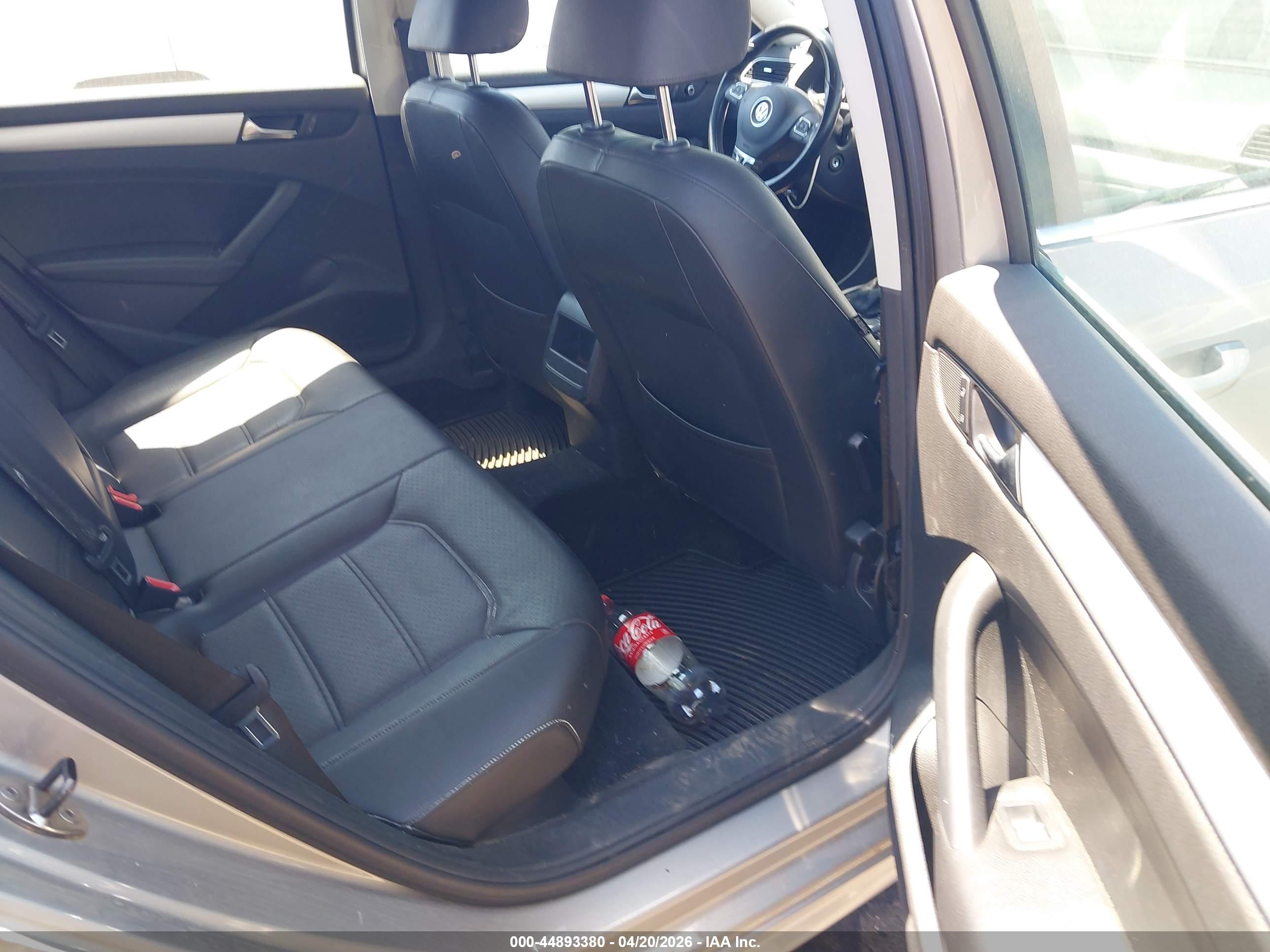 VOLKSWAGEN PASSAT image 8