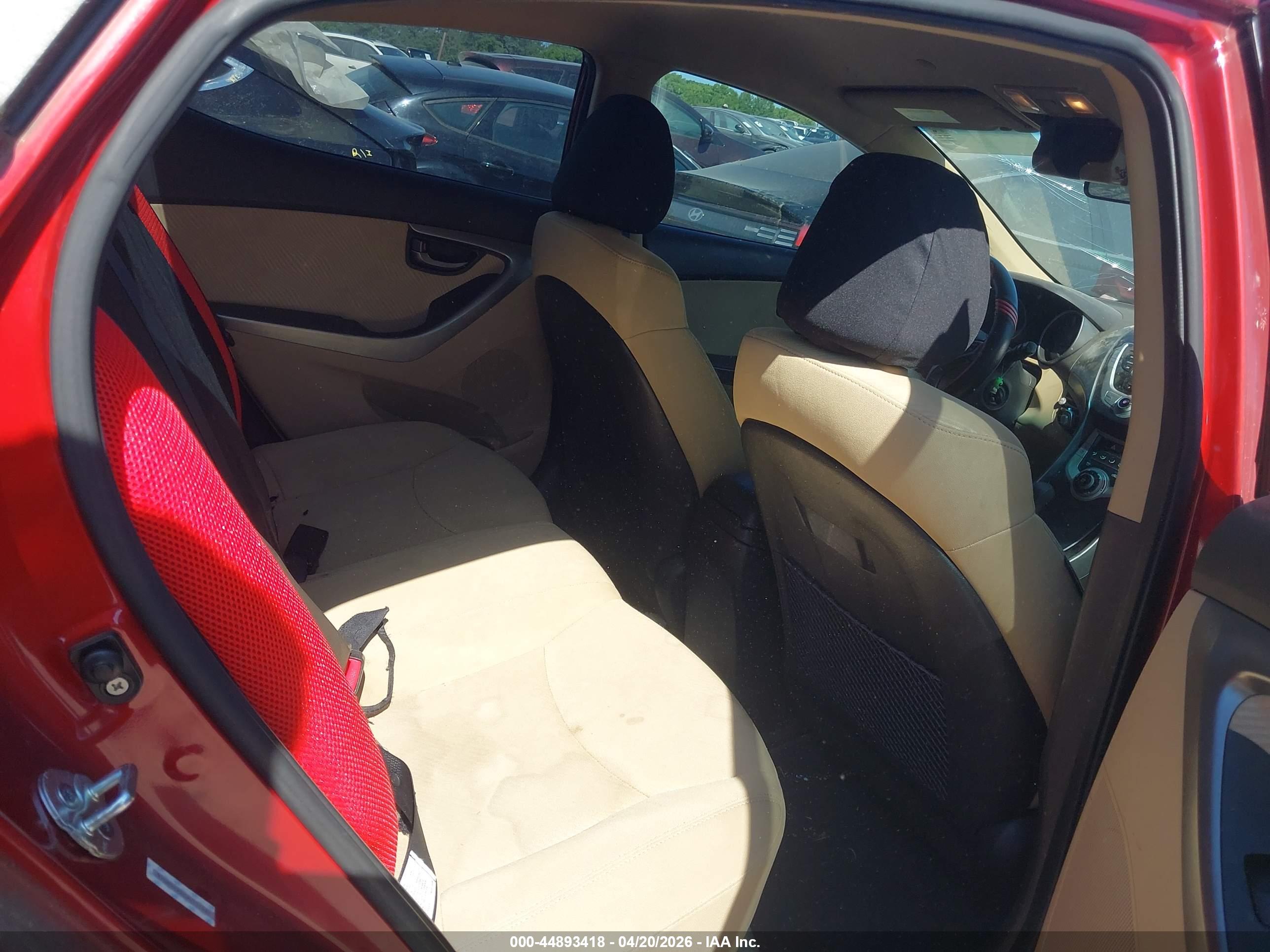 HYUNDAI ELANTRA image 8