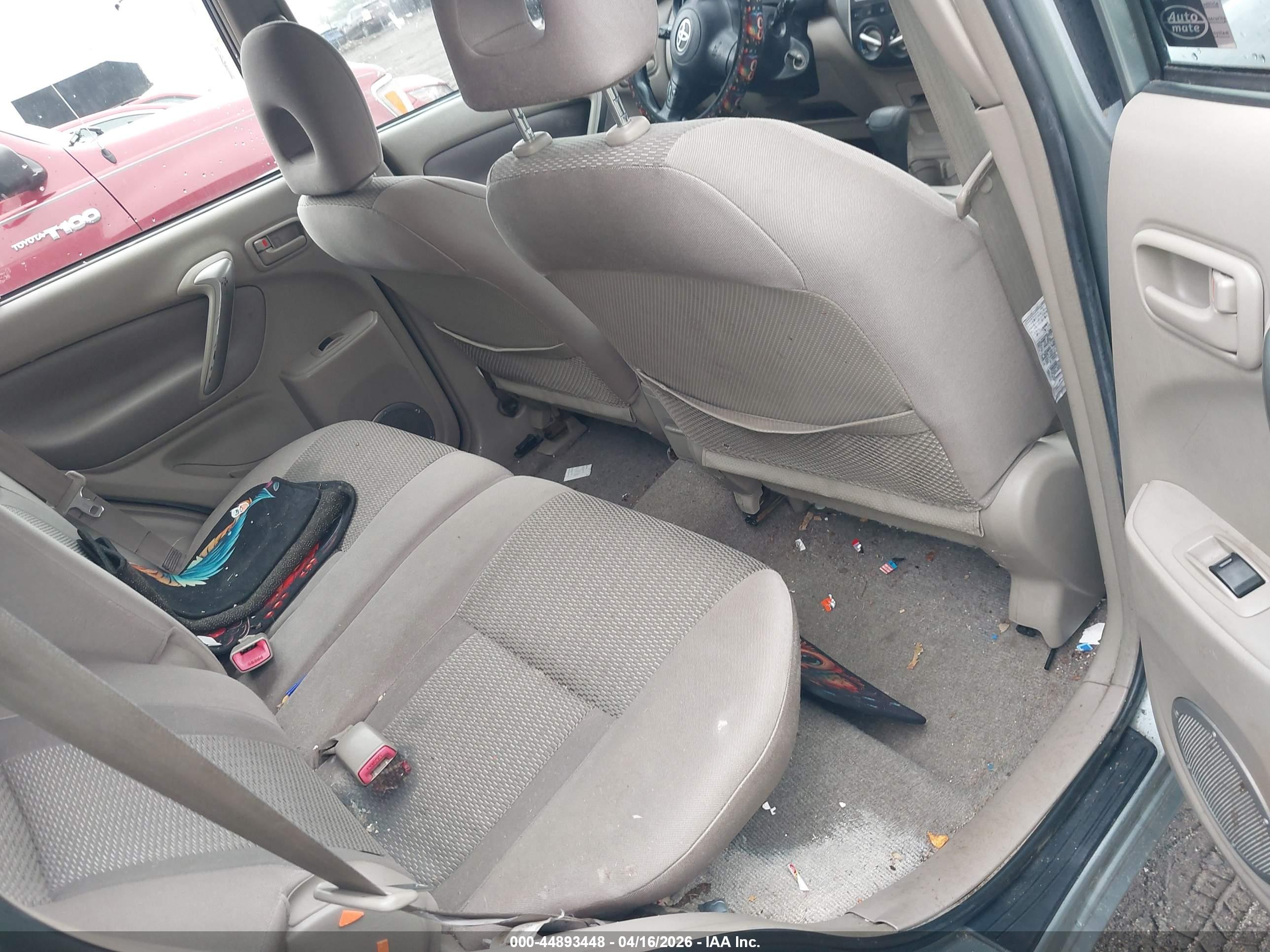 TOYOTA RAV4 image 8