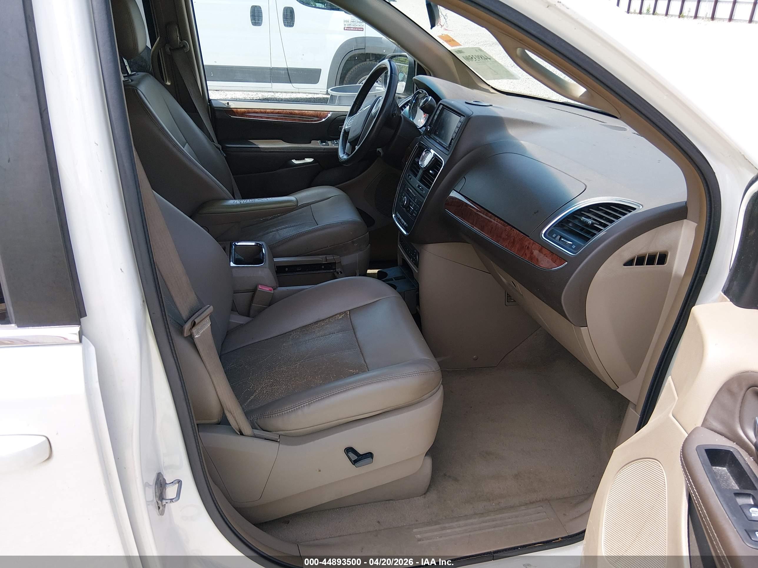 CHRYSLER TOWN image 5
