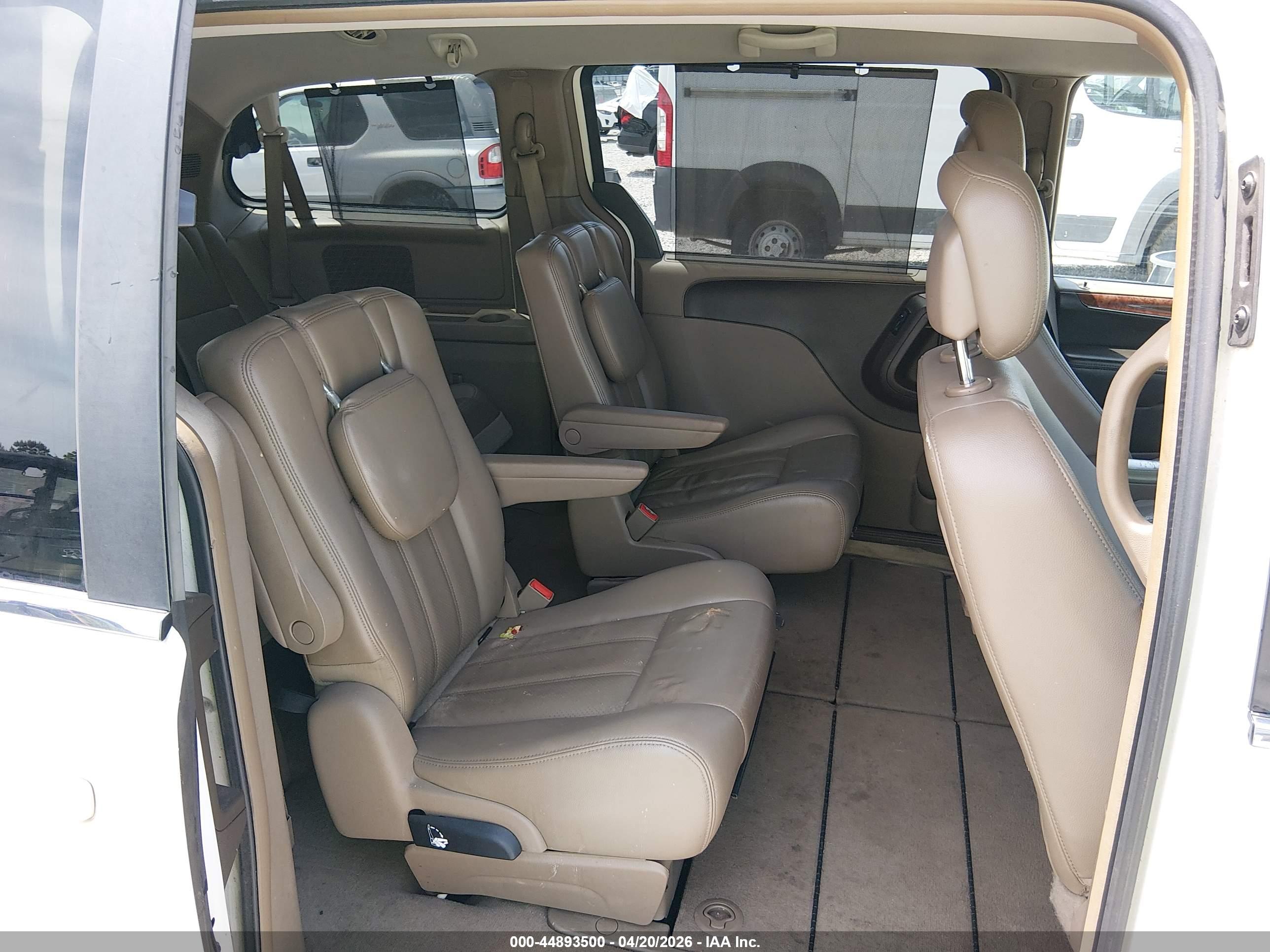 CHRYSLER TOWN image 8