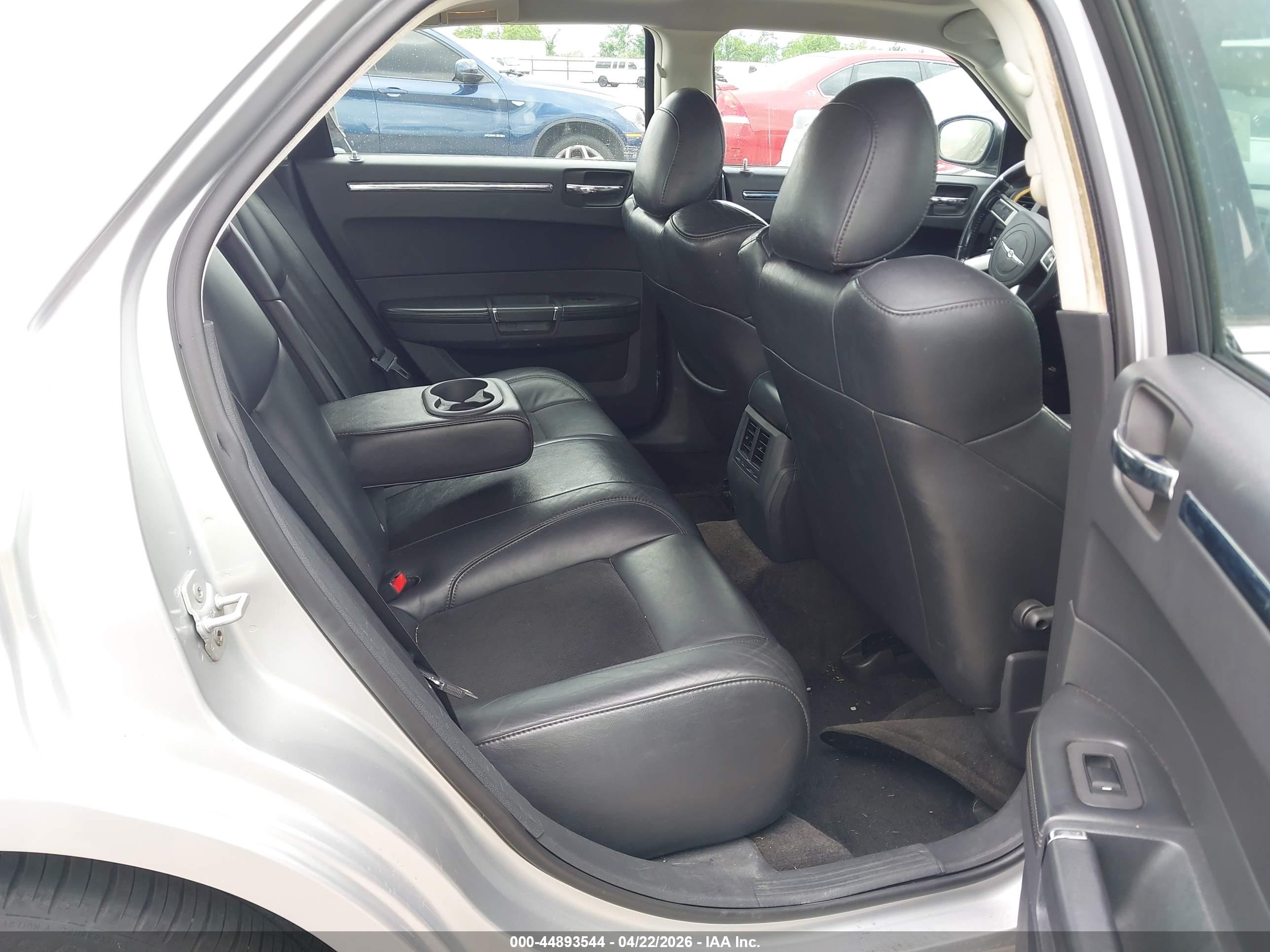 CHRYSLER 300C image 8