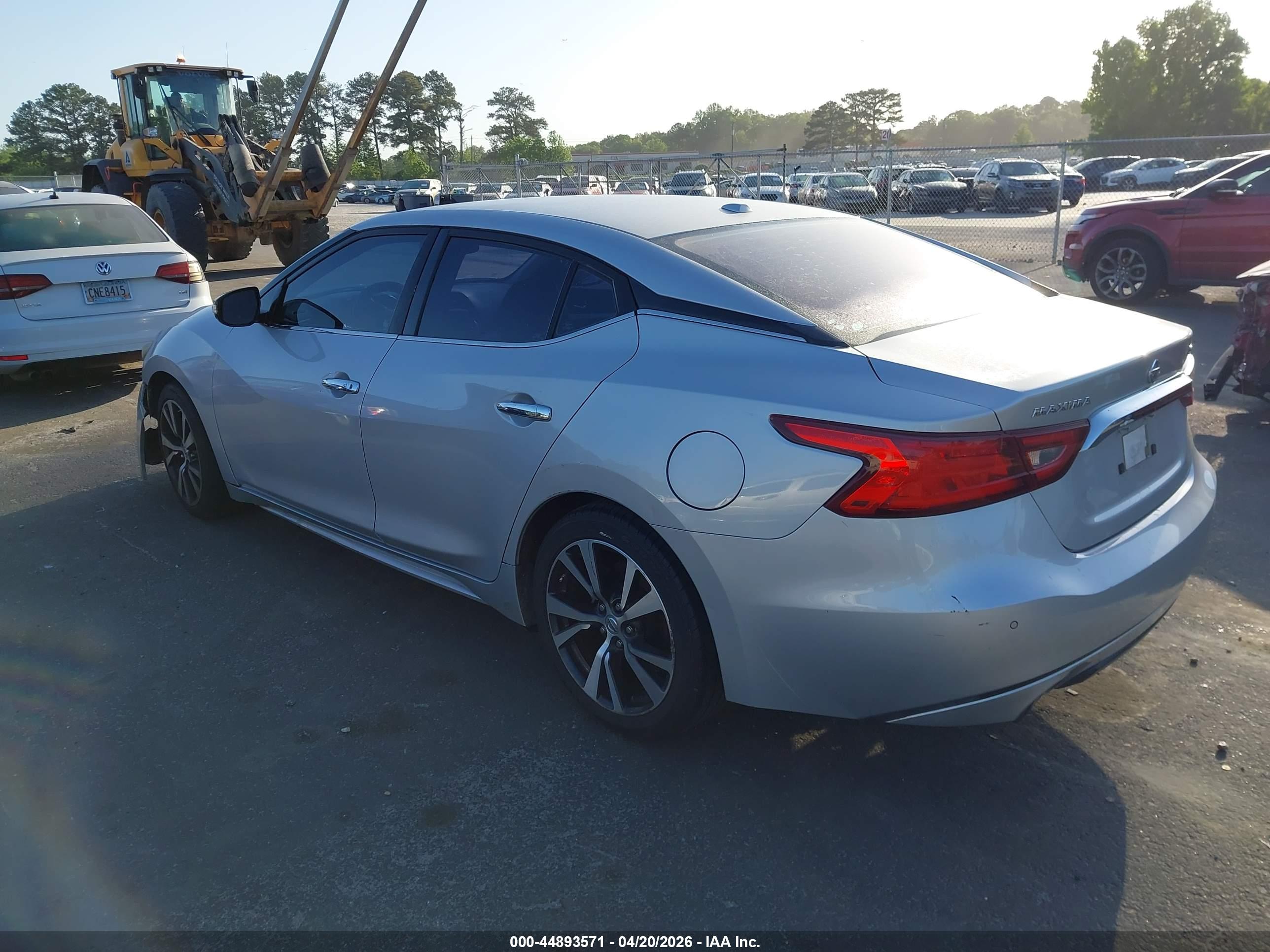 NISSAN MAXIMA image 3