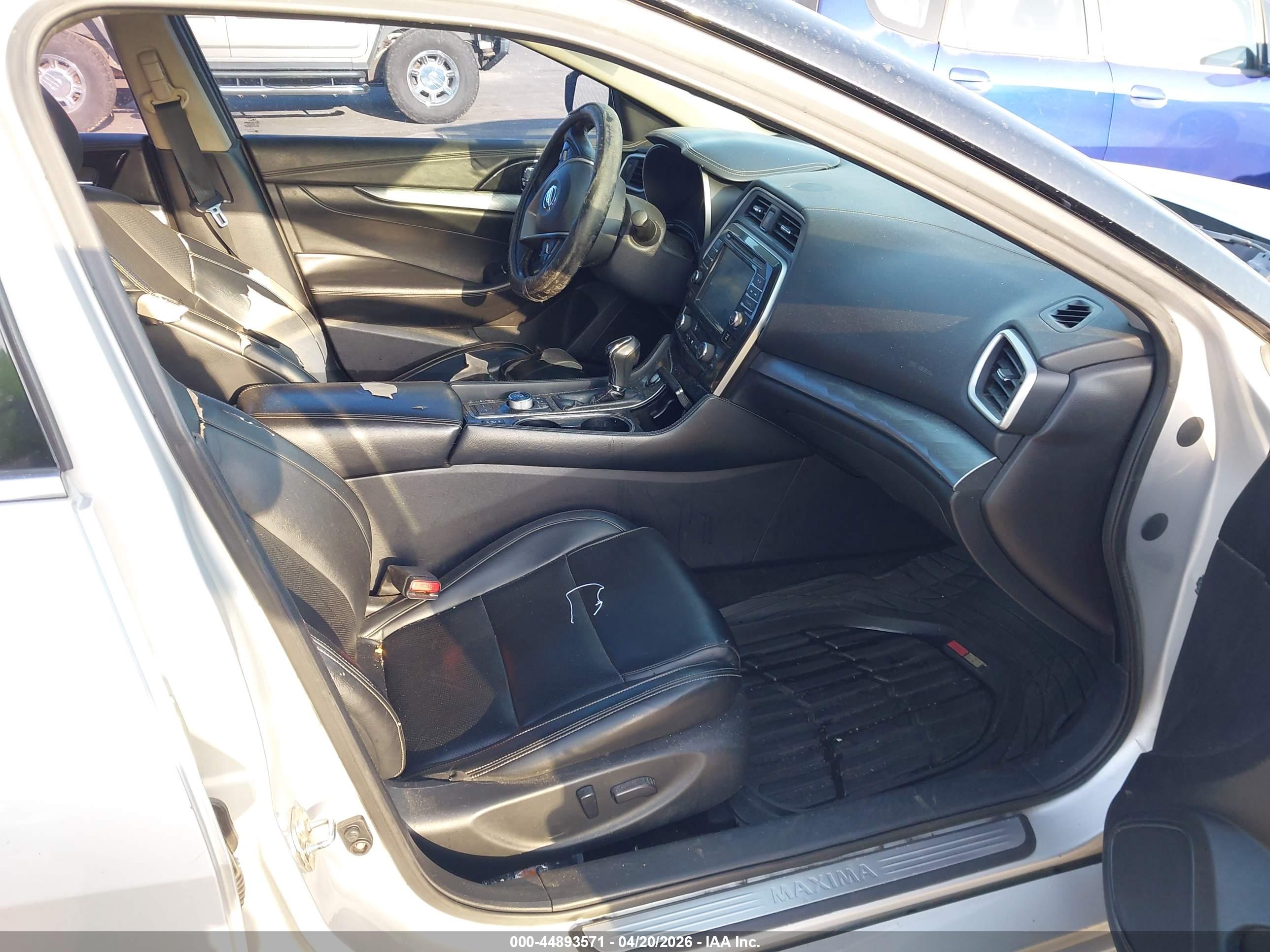 NISSAN MAXIMA image 5