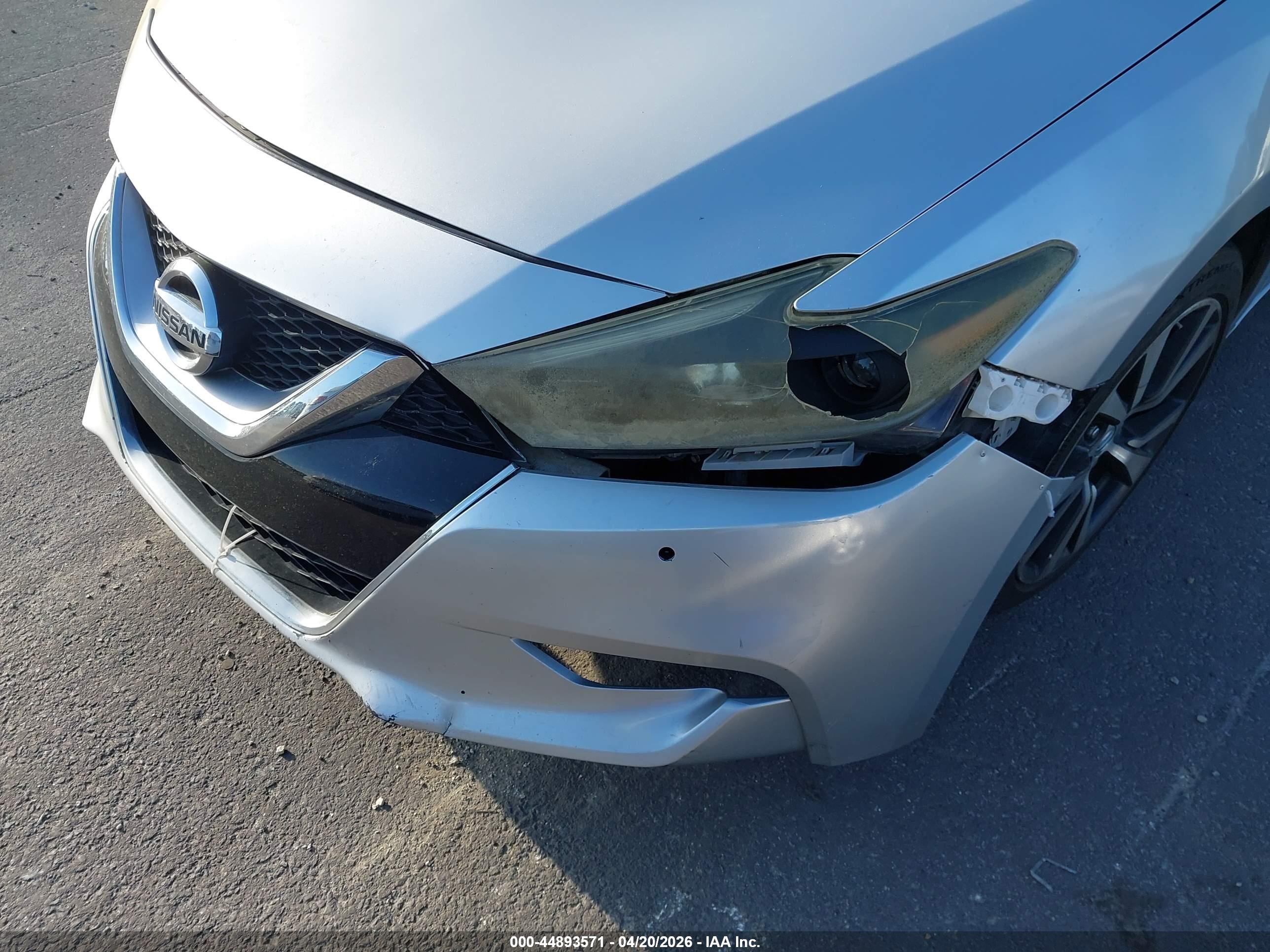 NISSAN MAXIMA image 6