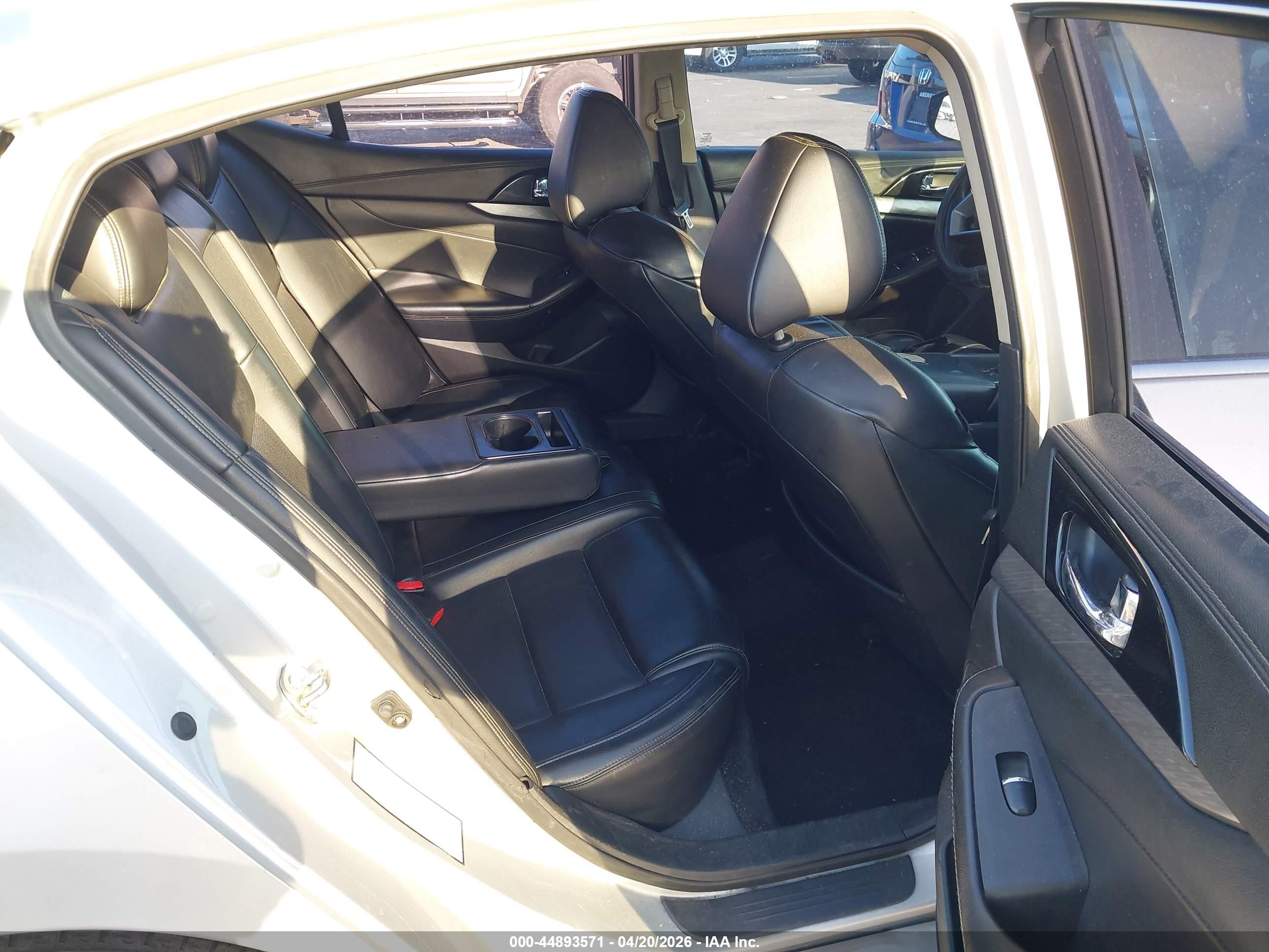 NISSAN MAXIMA image 8