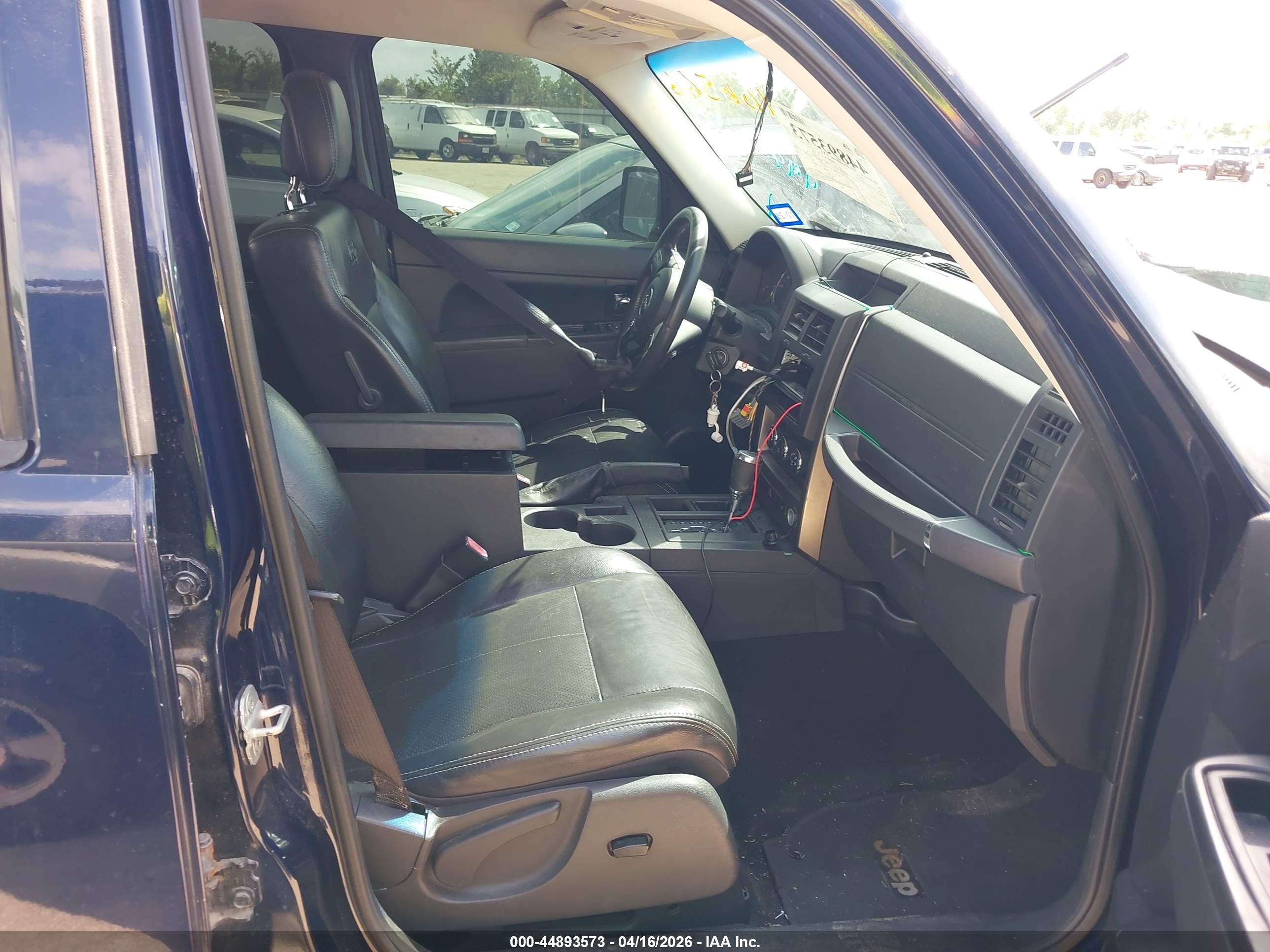 JEEP LIBERTY image 5