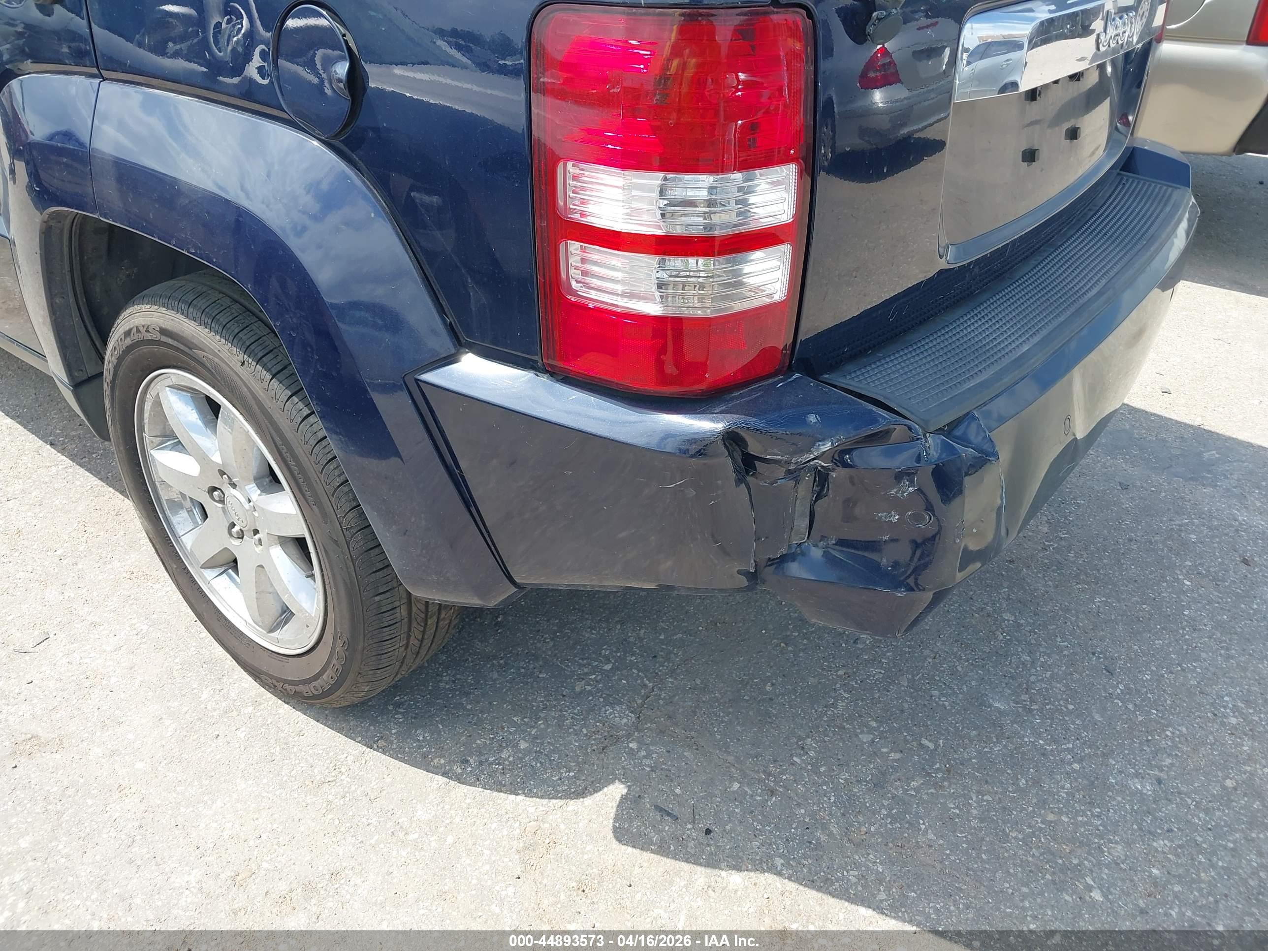 JEEP LIBERTY image 6