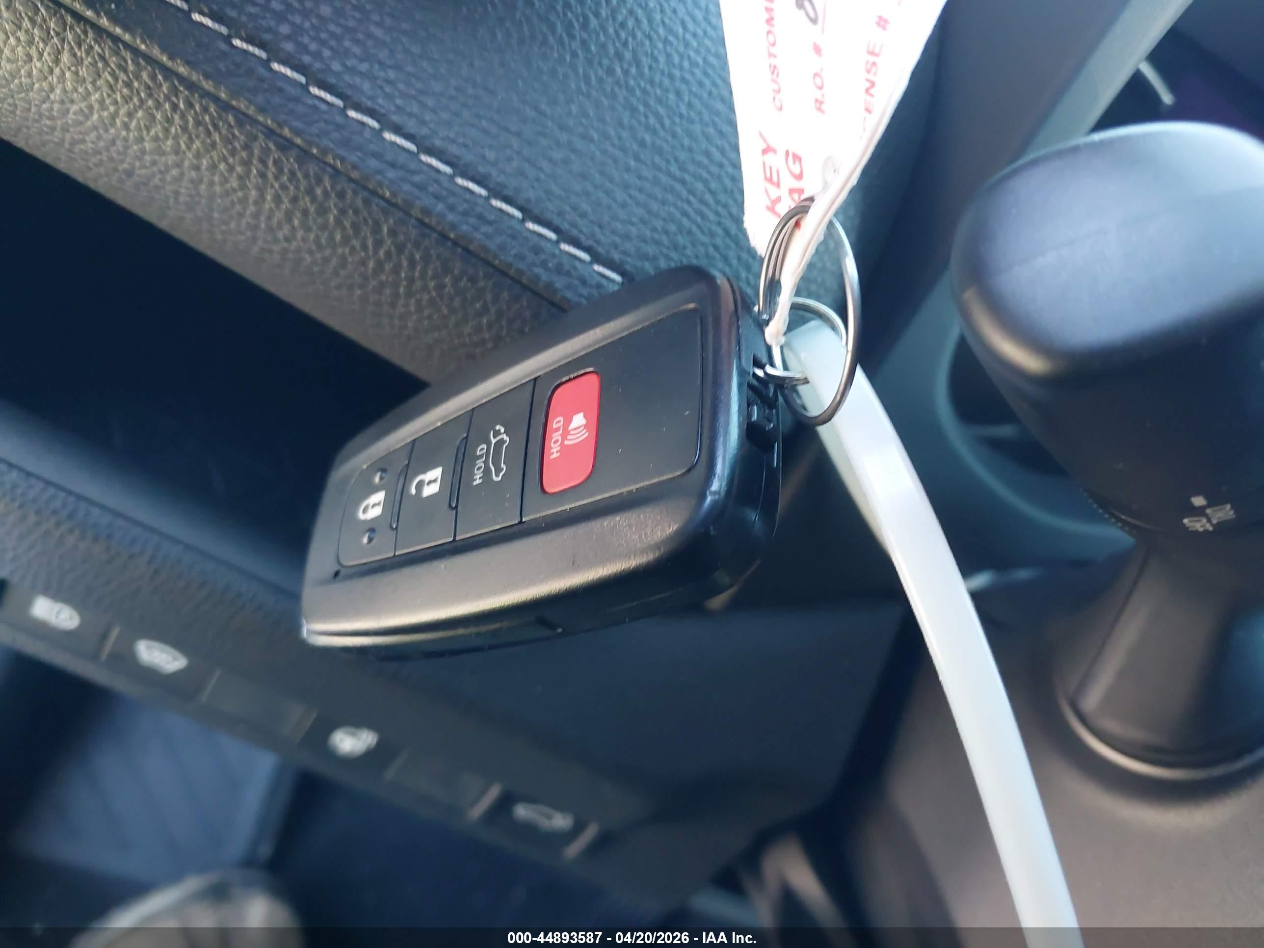TOYOTA RAV4 image 11