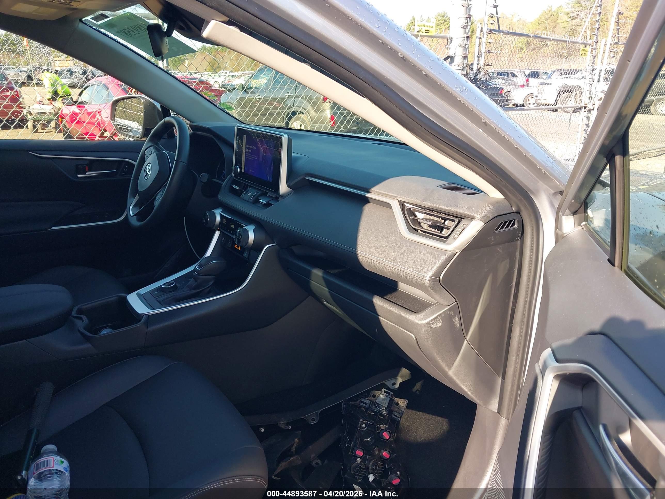 TOYOTA RAV4 image 5
