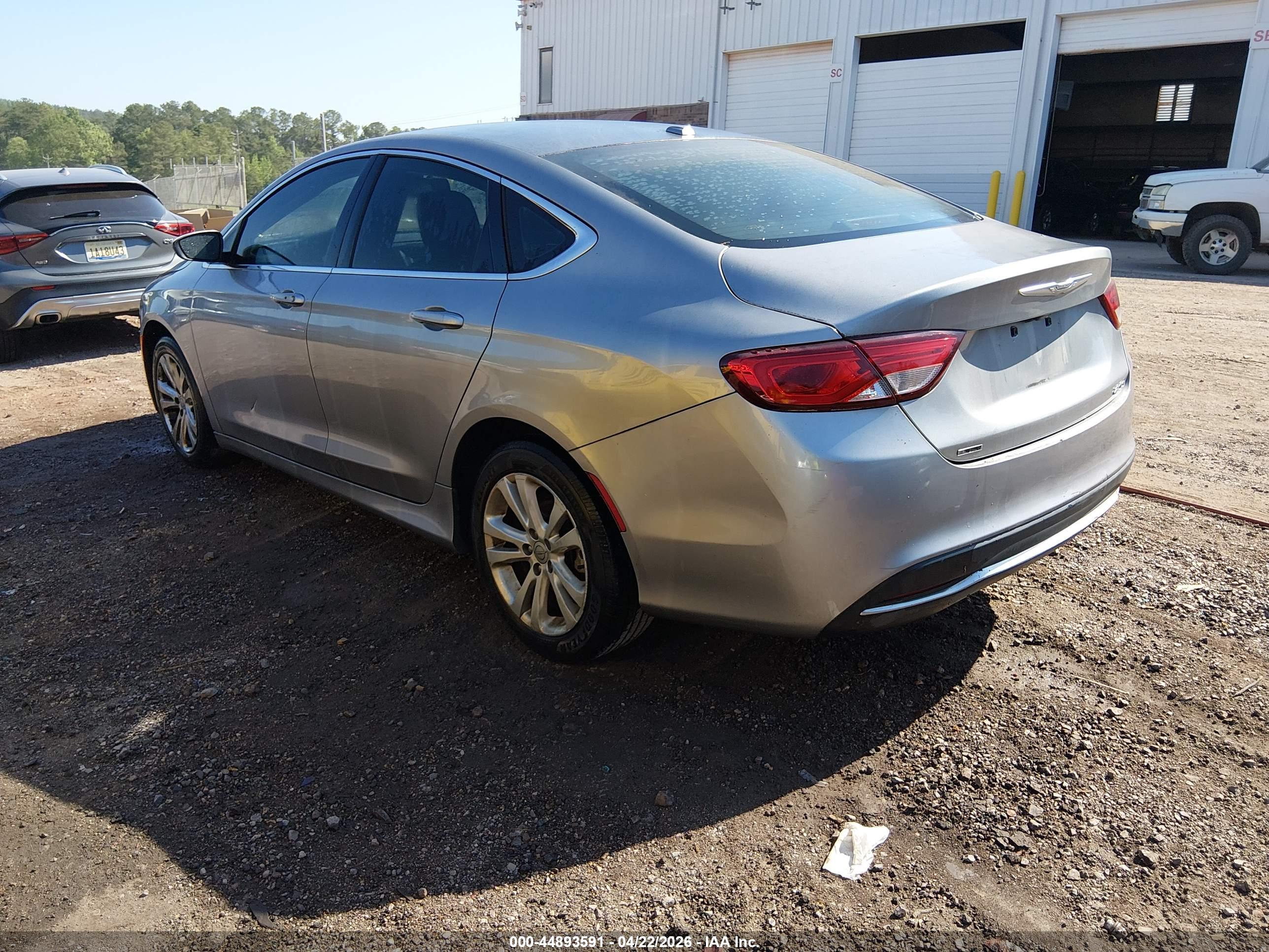 CHRYSLER 200 image 3