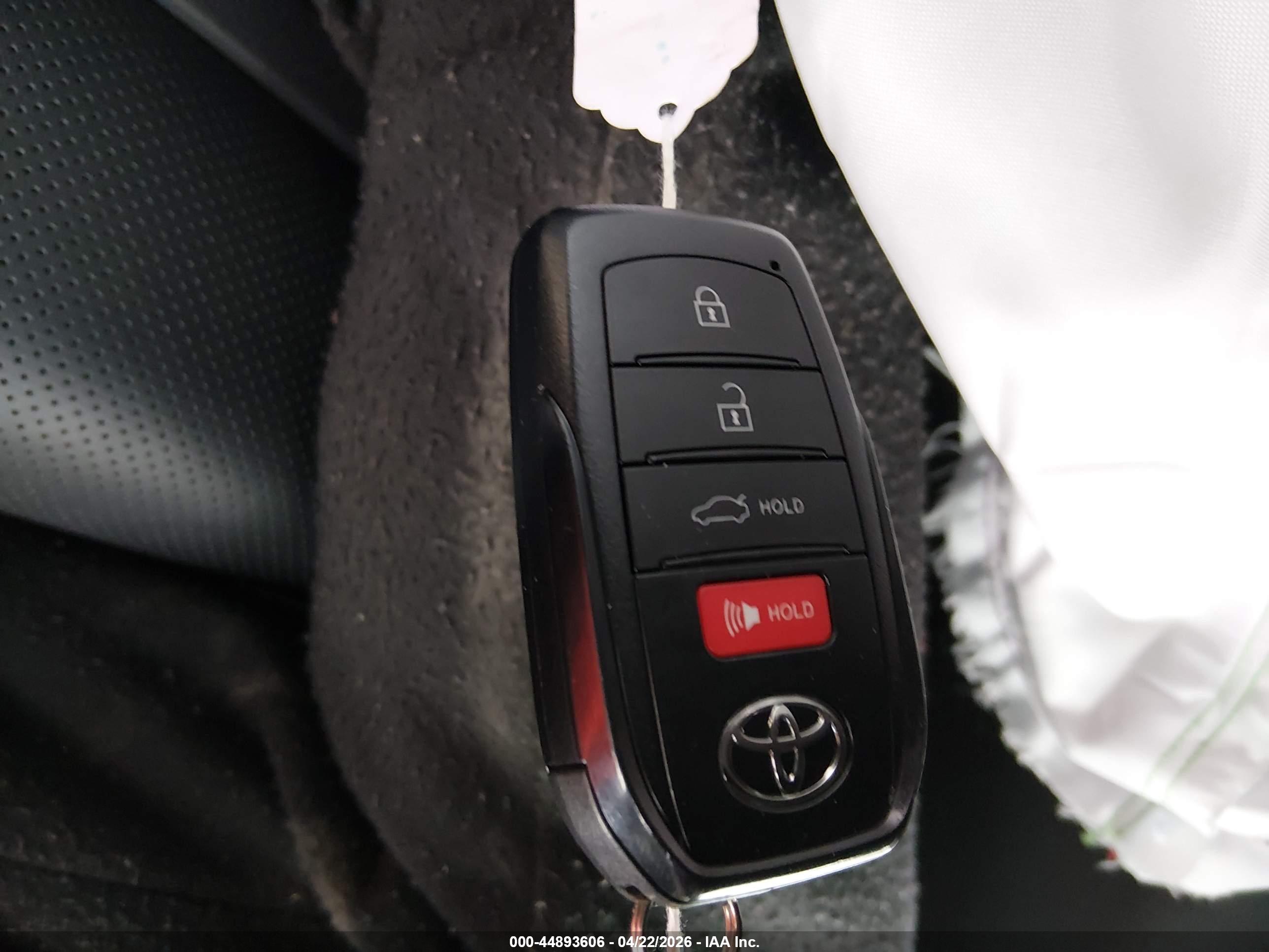 TOYOTA CROWN image 11