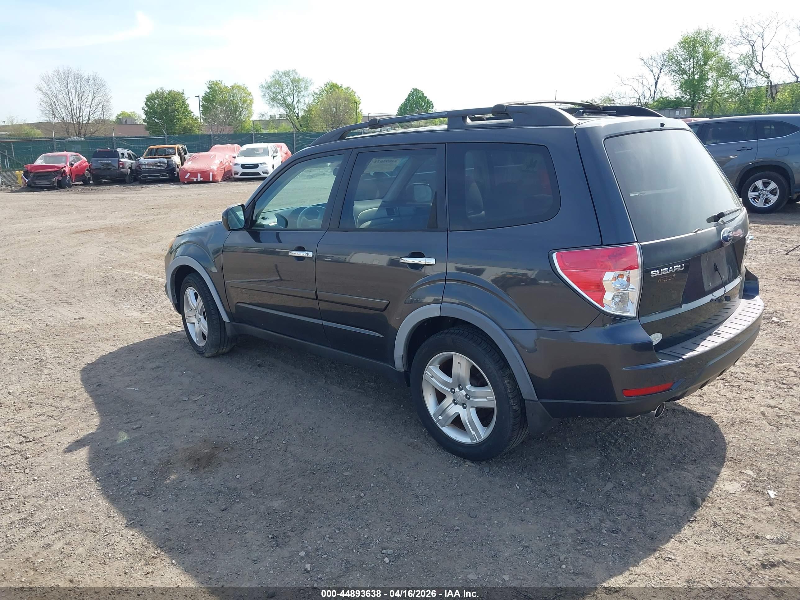 SUBARU FORESTER image 3