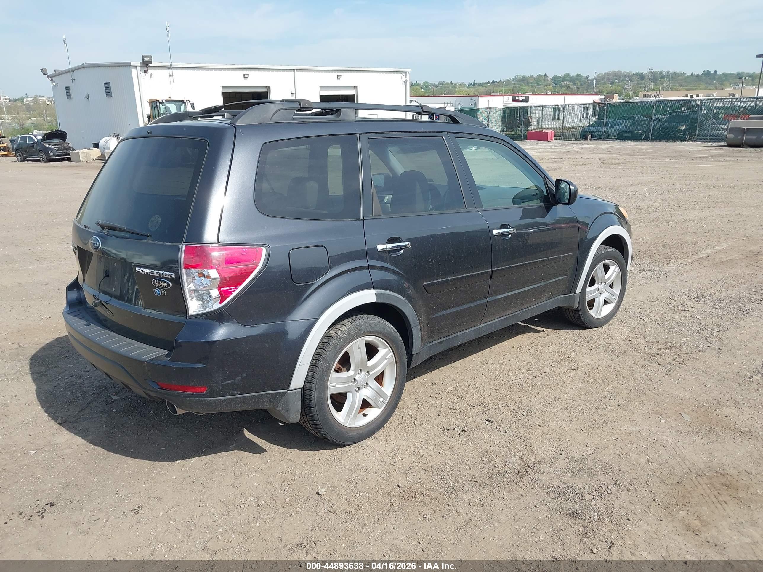 SUBARU FORESTER image 4