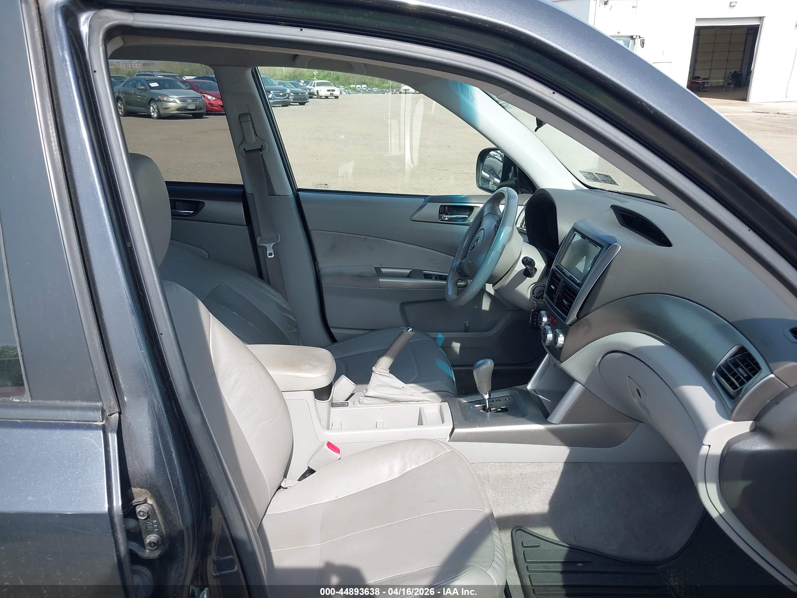 SUBARU FORESTER image 5
