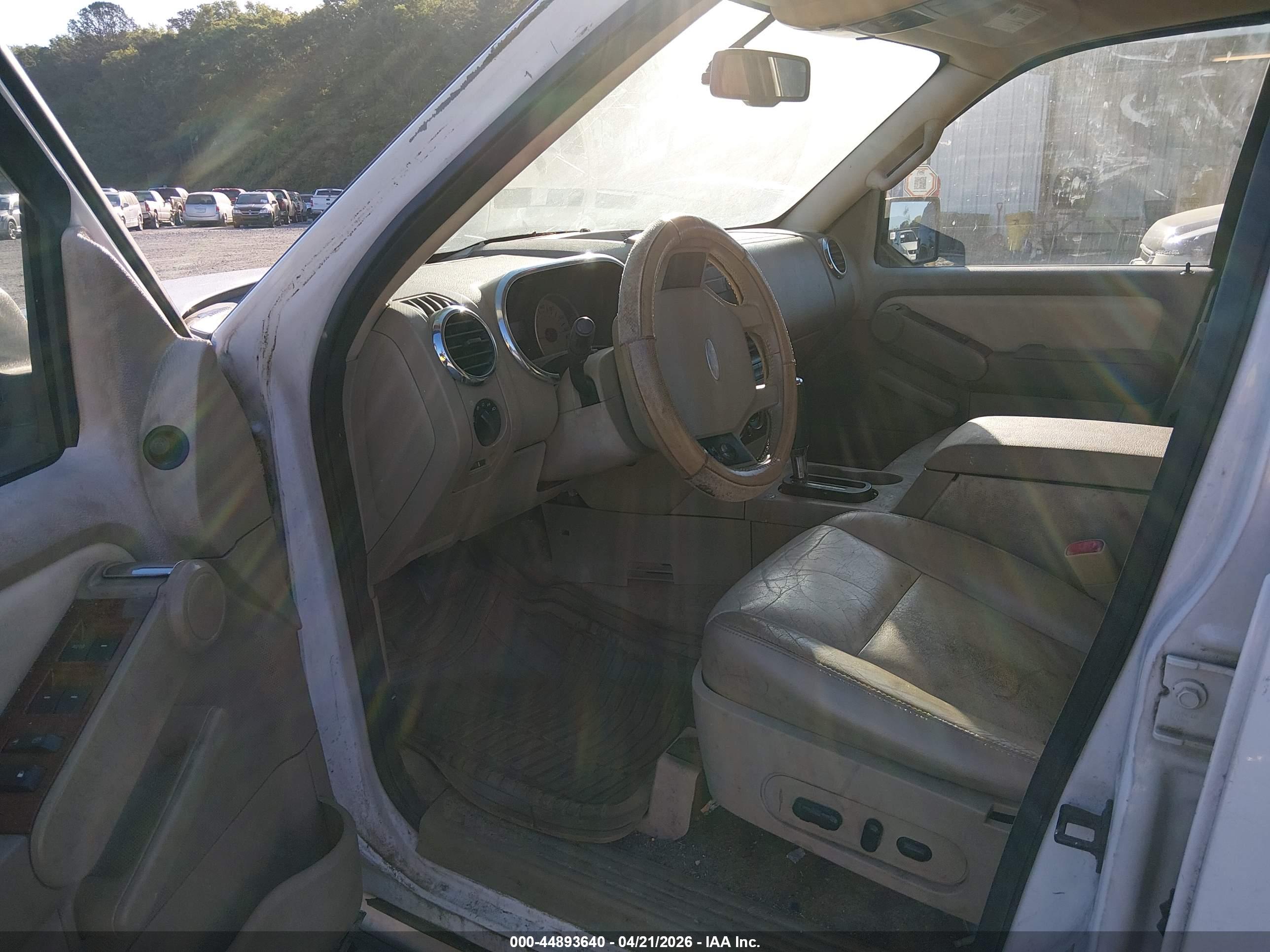 FORD EXPLORER image 5